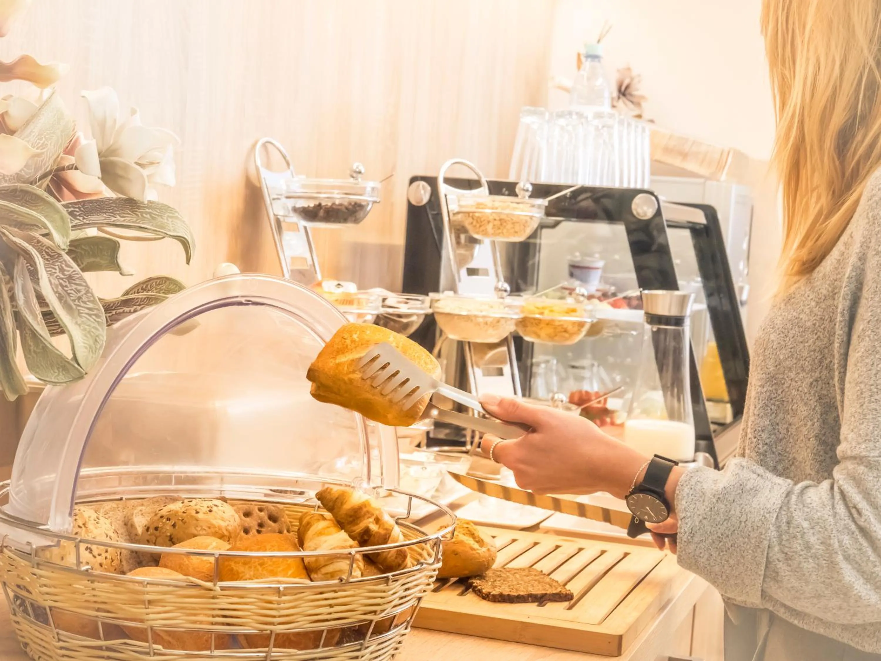 Buffet breakfast in Hotel Carlton Mayfair