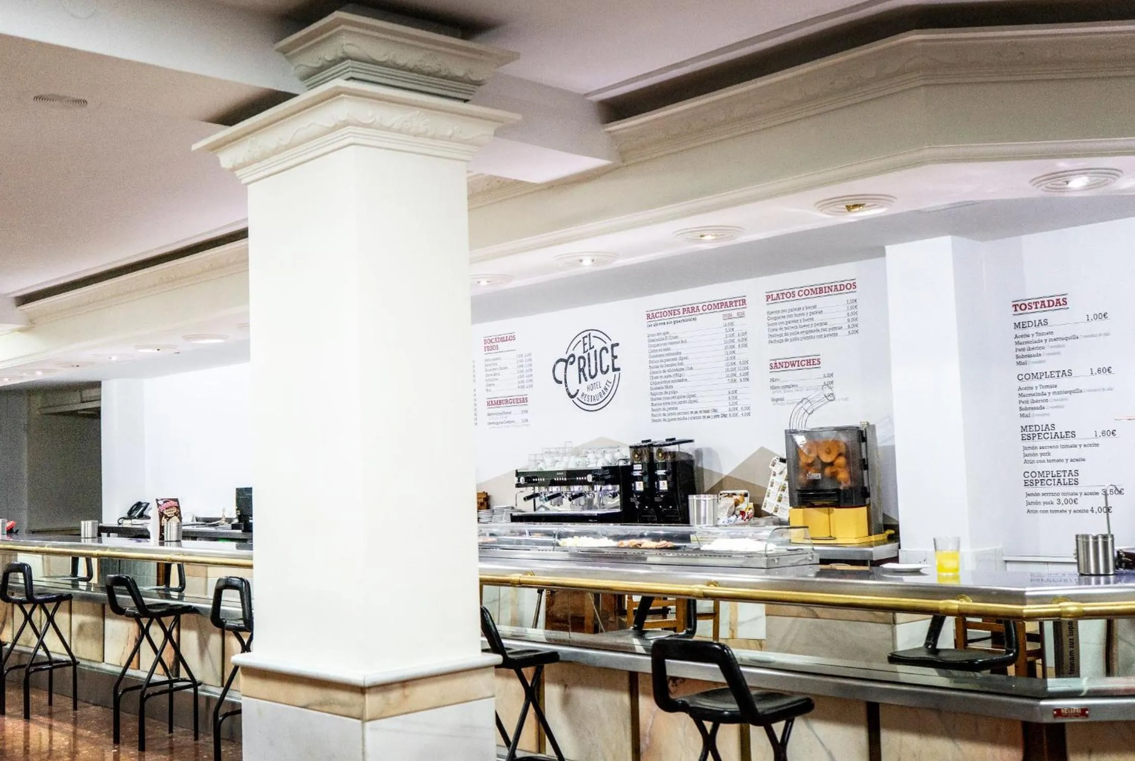 Restaurant/places to eat in Hotel El Cruce Chauchina