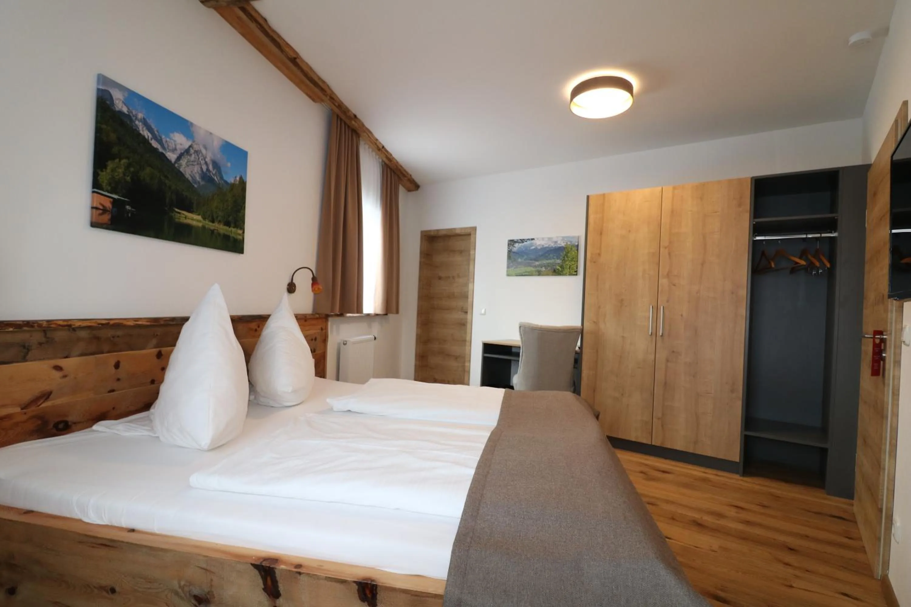 Photo of the whole room, Bed in Hotel garni Alpengruss