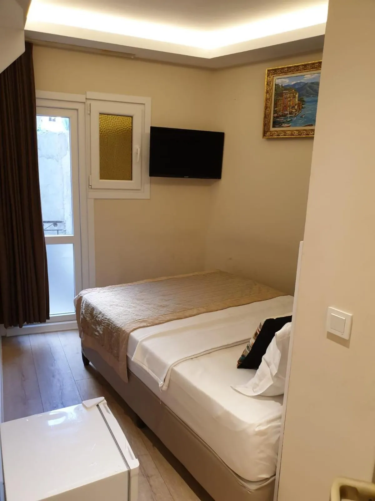 Bedroom, Bed in Atlantis Royal Hotel