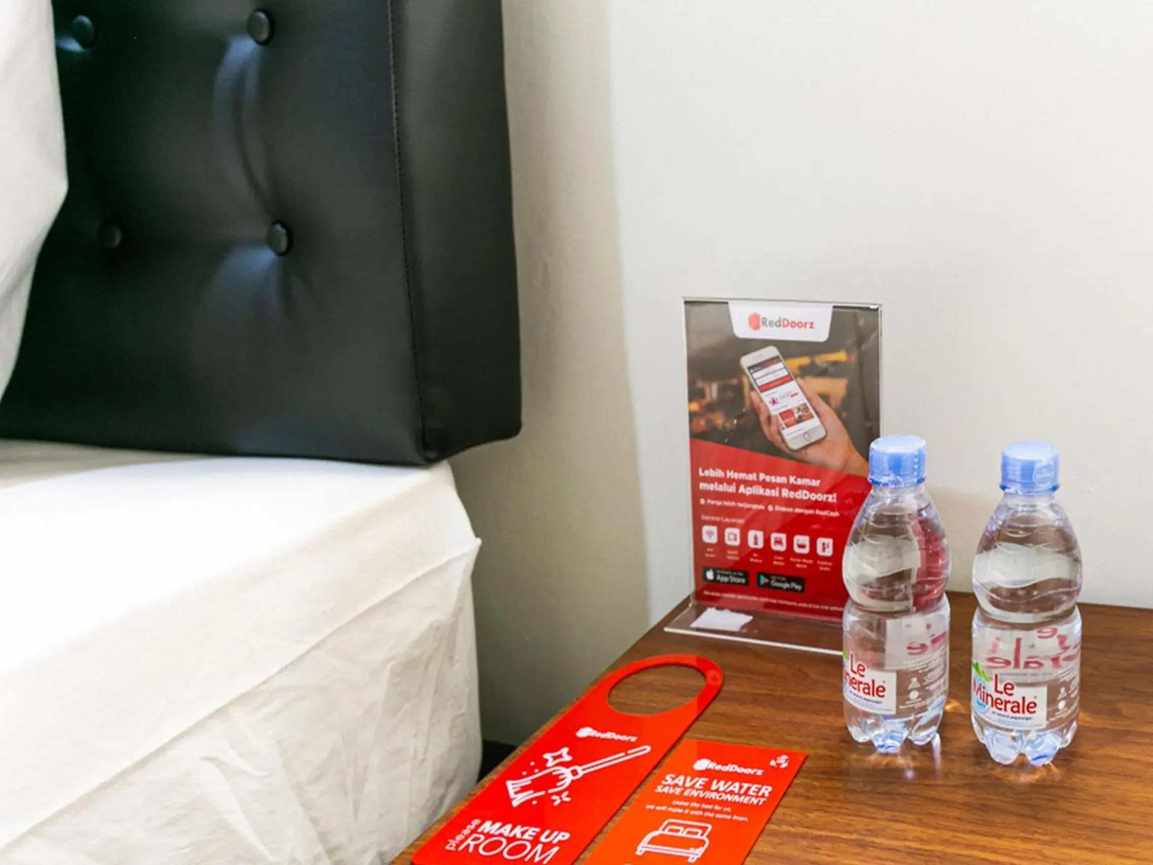 RedDoorz @ Urip Sumoharjo Solo RedDoorz @ Urip Sumoharjo Solo