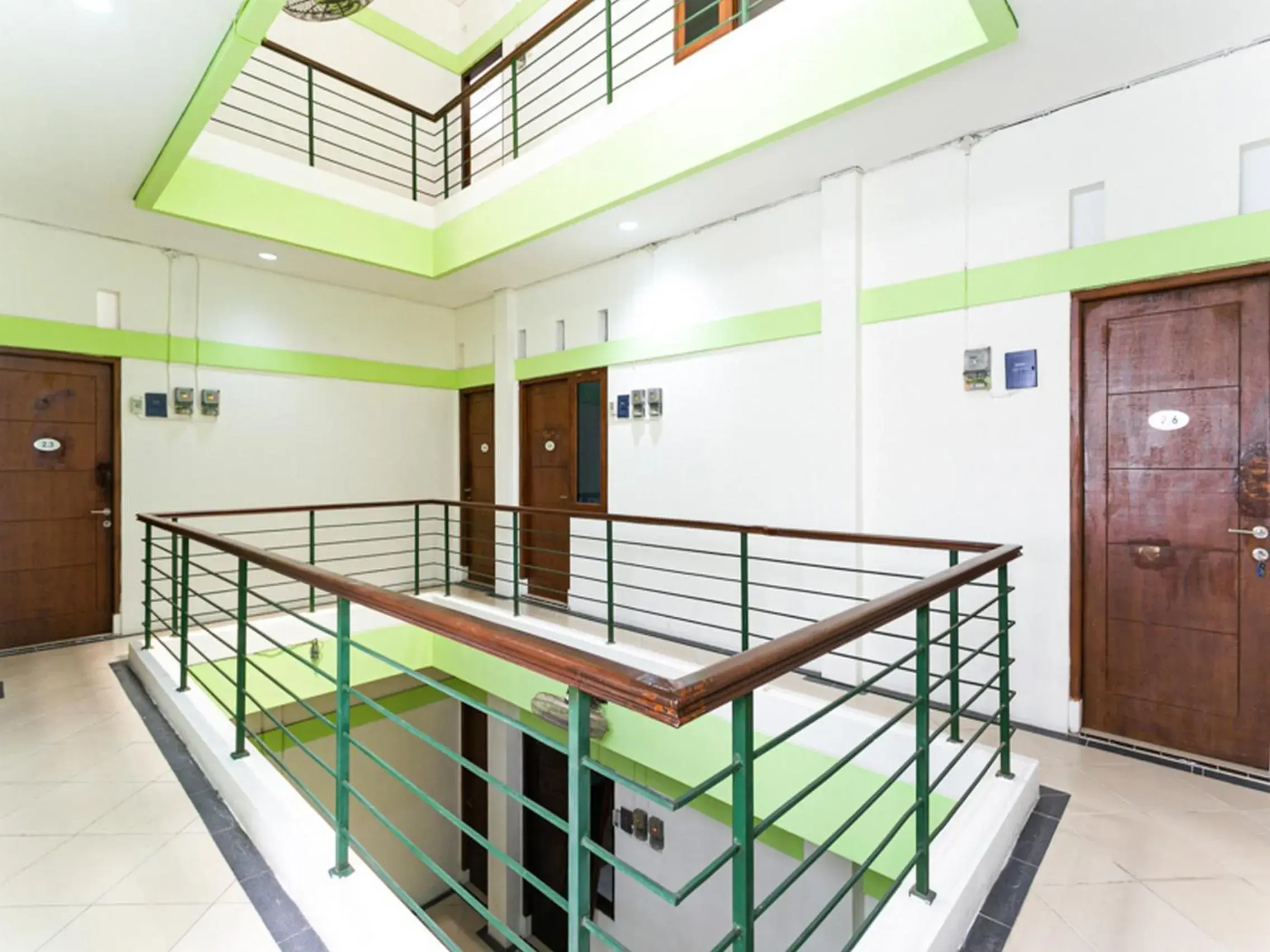 Facade/entrance in RedDoorz @ Urip Sumoharjo Solo Facade/entrance in RedDoorz @ Urip Sumoharjo Solo