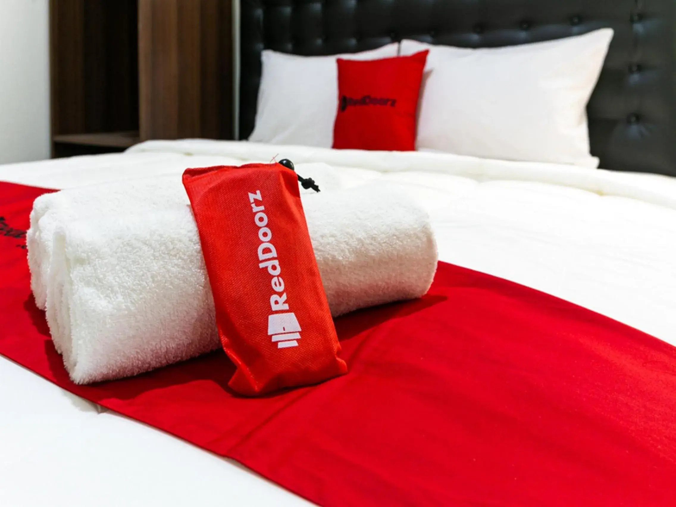 Bed in RedDoorz @ Urip Sumoharjo Solo Bed in RedDoorz @ Urip Sumoharjo Solo