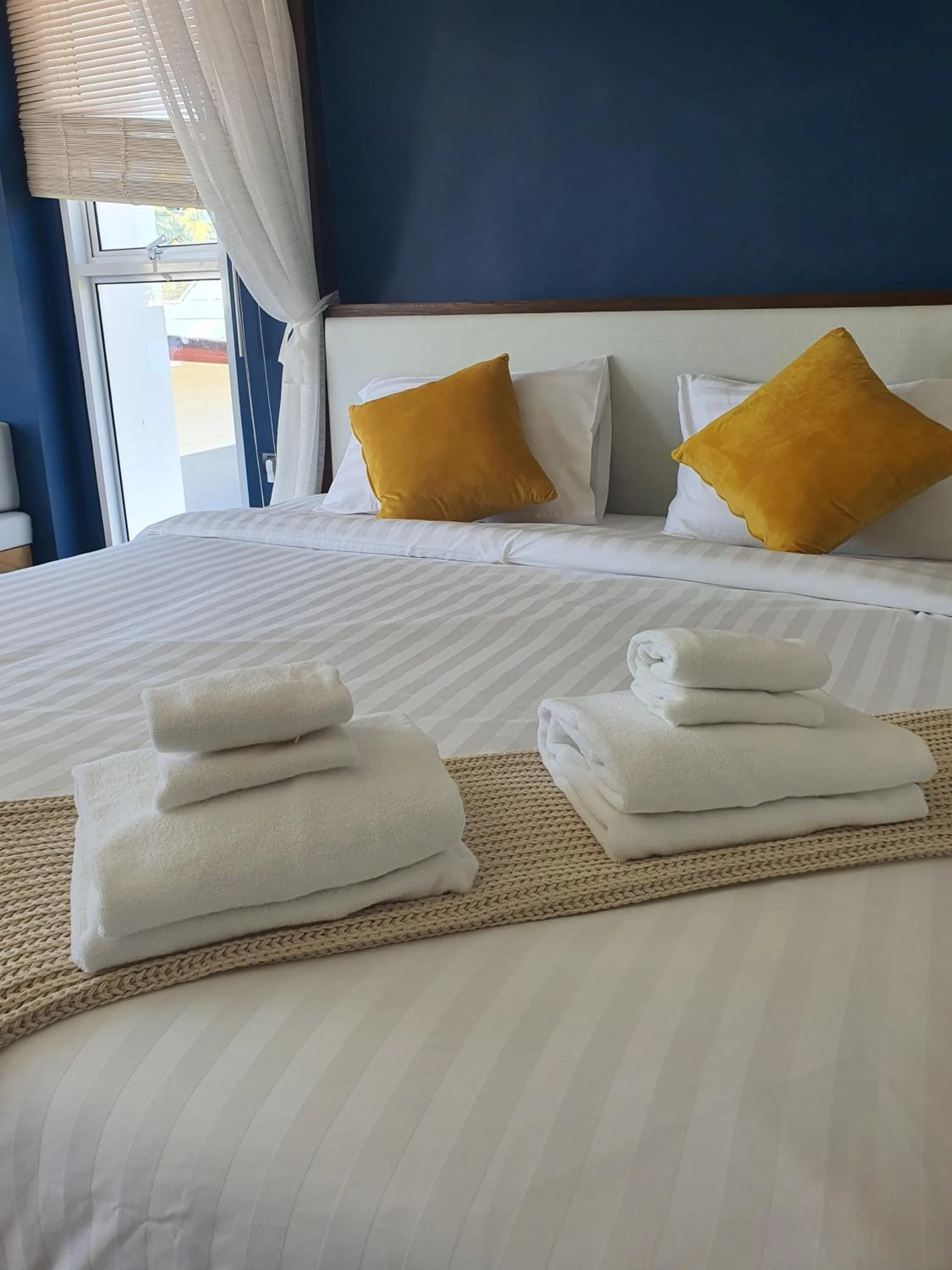 Bed in Wayla Villa@Maikhaobeach