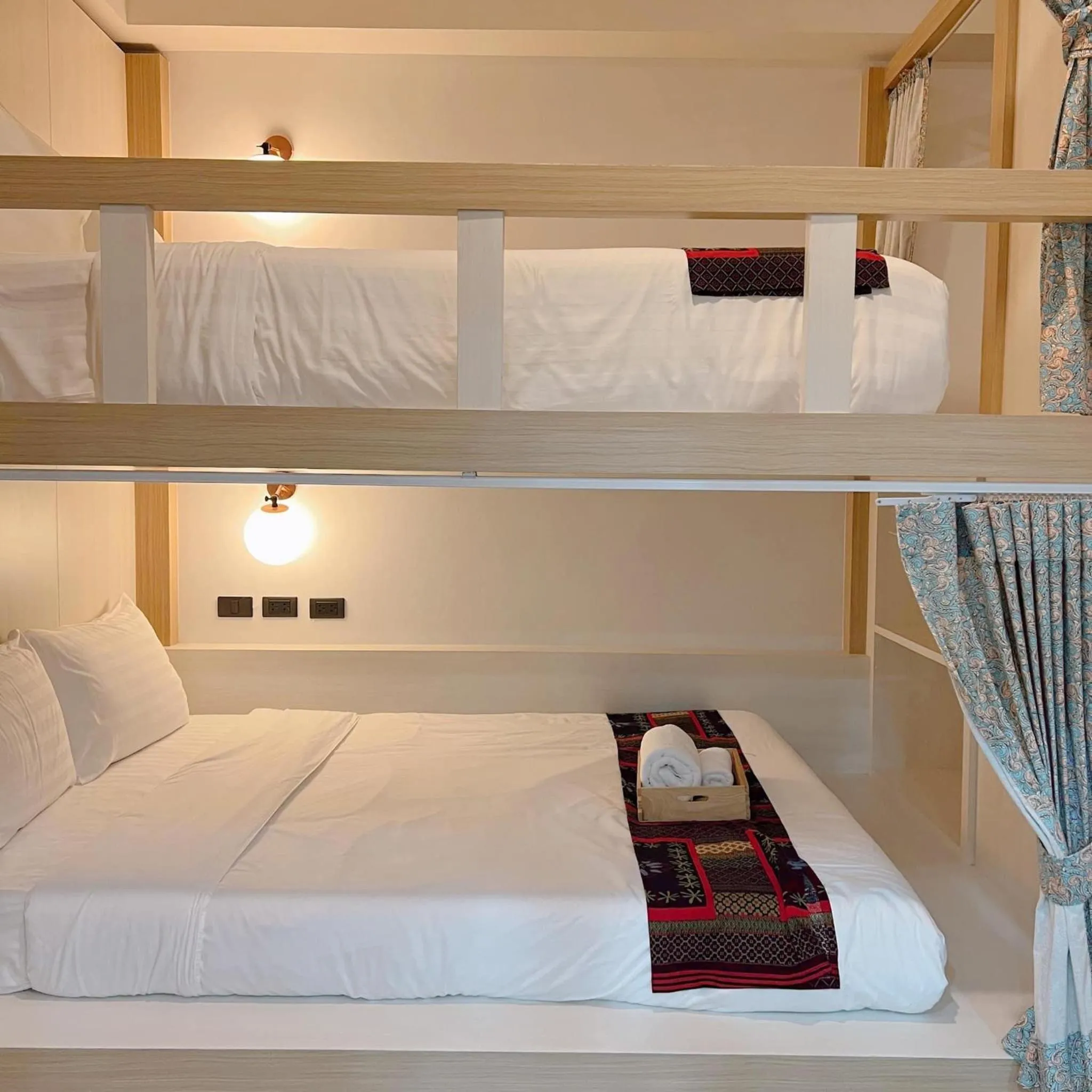 Bed in Wayla Villa@Maikhaobeach