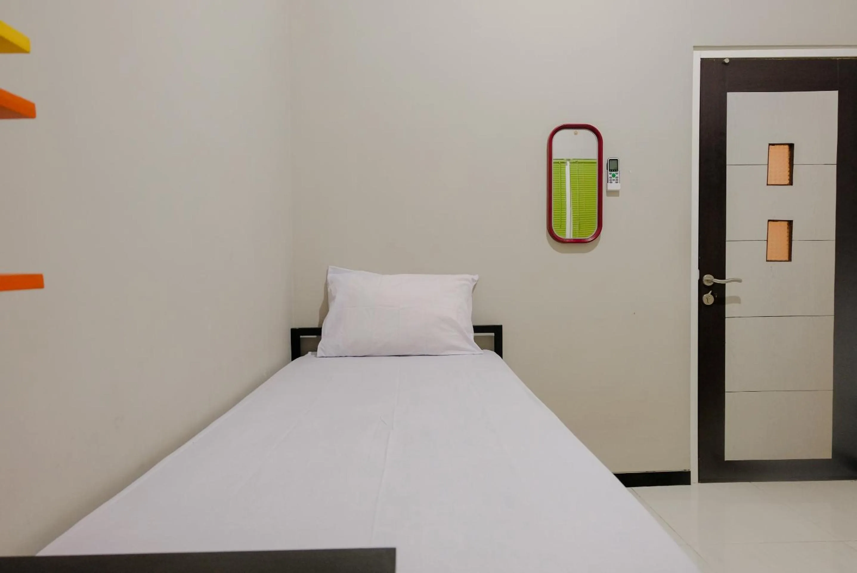 Bedroom, Bed in OYO Life 2399 Gerbera House - Kos Putri