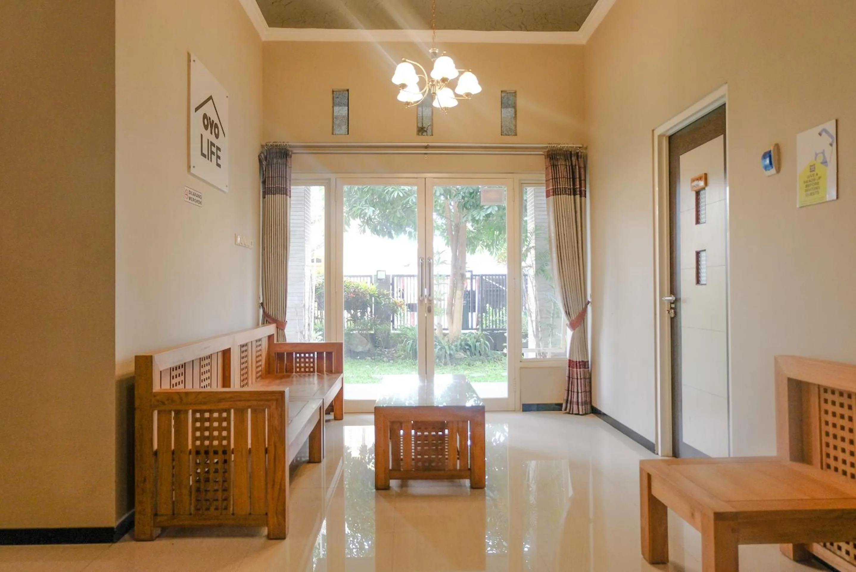 Lobby or reception in OYO Life 2399 Gerbera House - Kos Putri