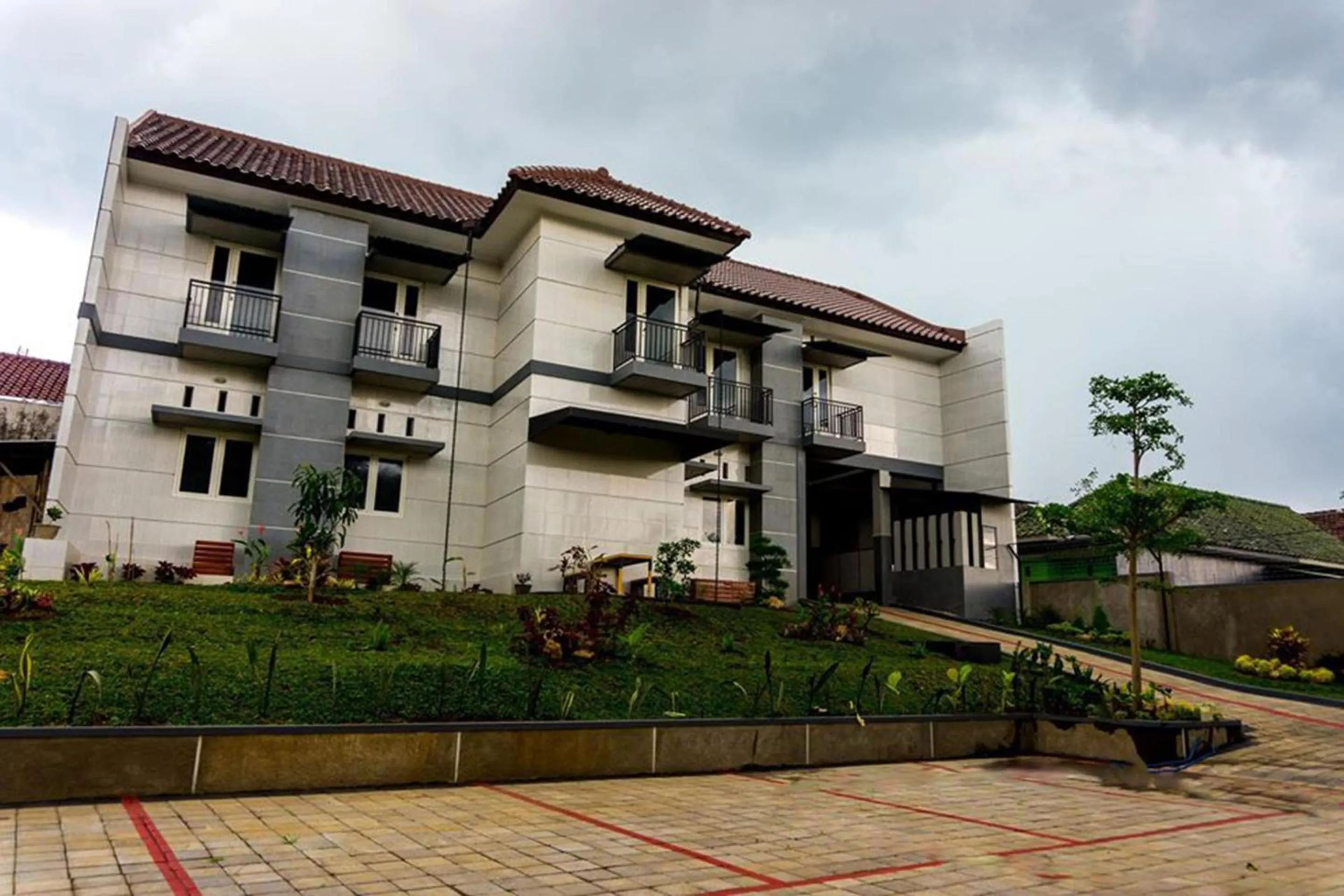 Facade/entrance in OYO Life 2399 Gerbera House - Kos Putri