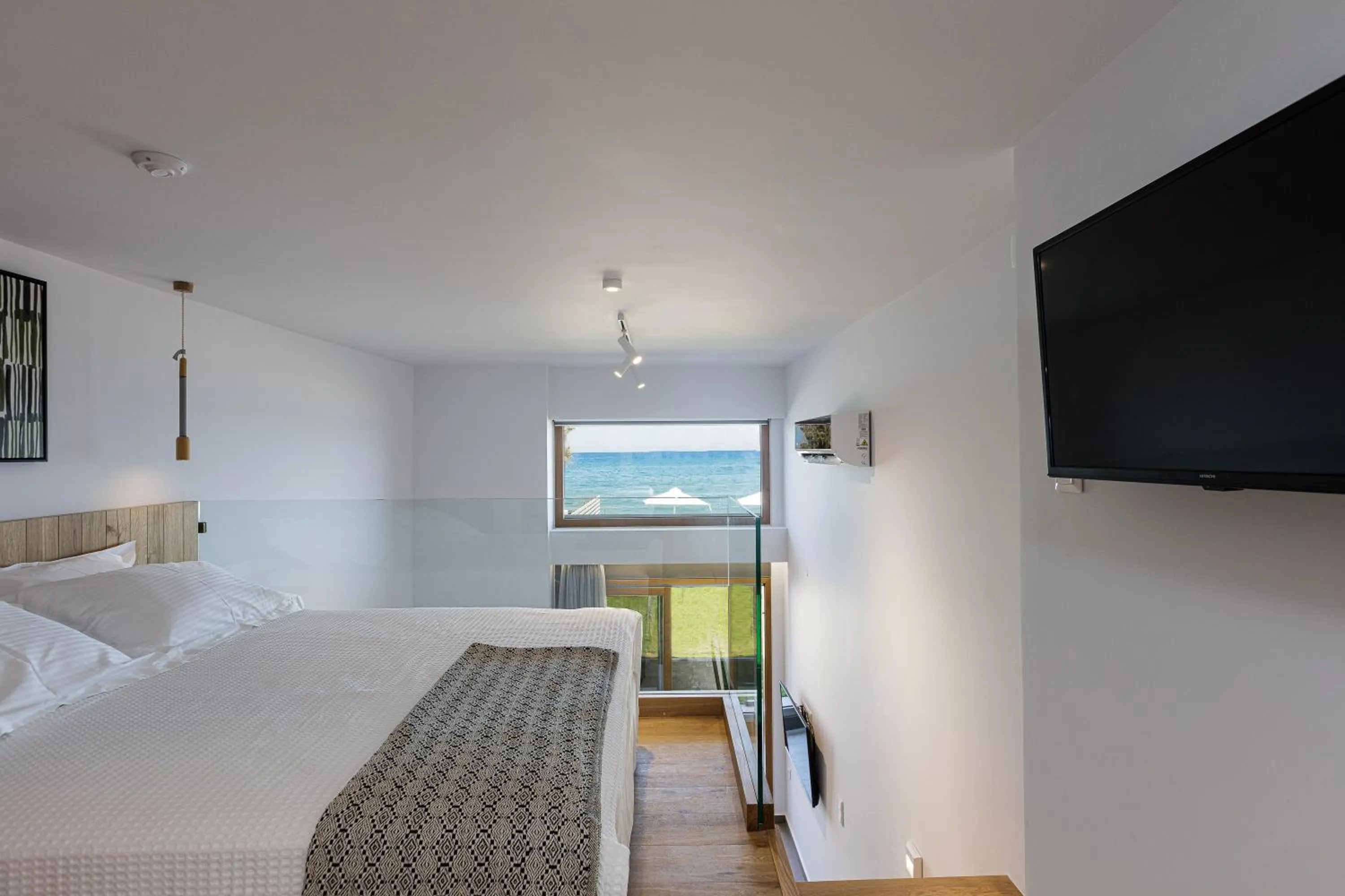 TV and multimedia, Bed in North Coast Seaside Suites