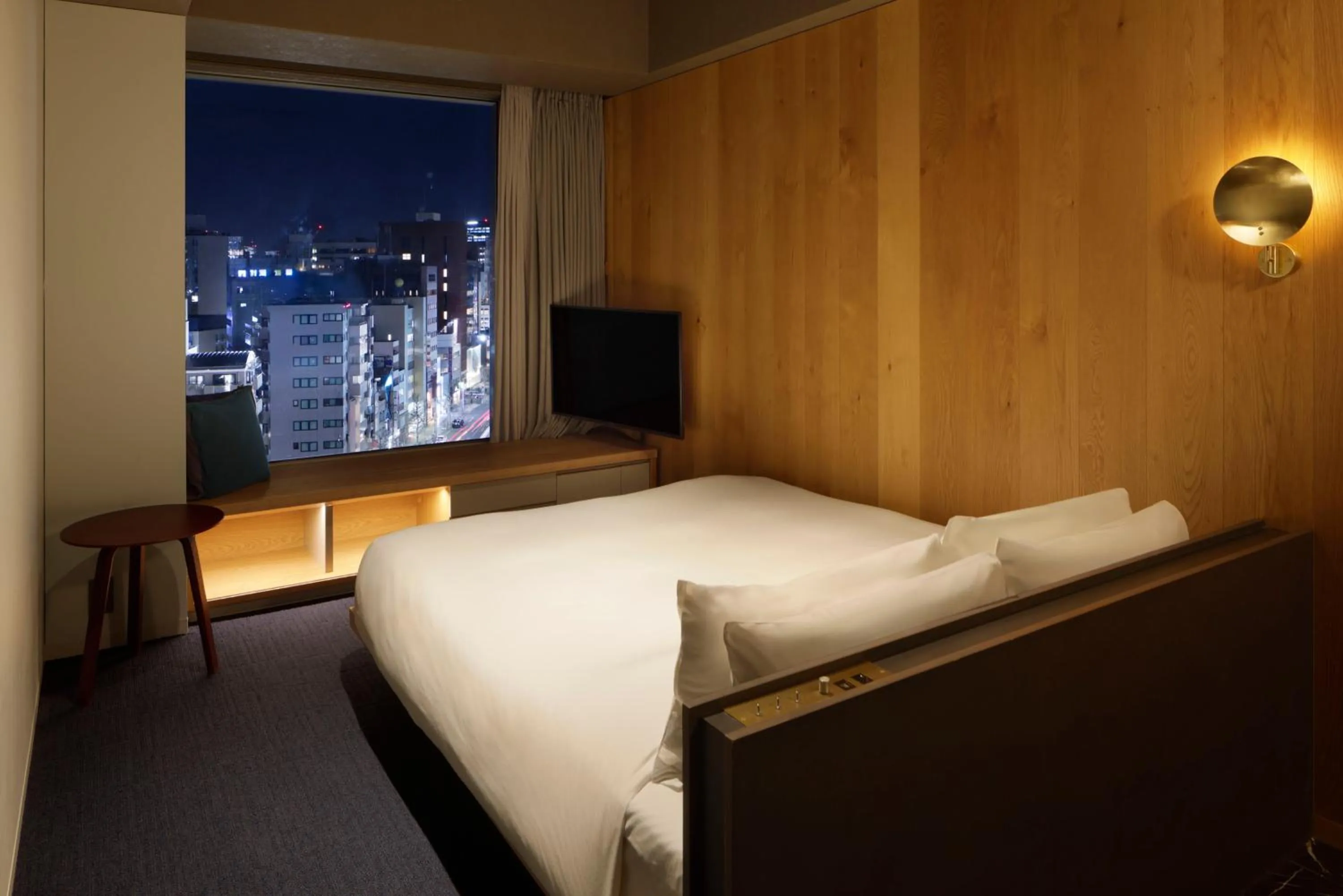 Photo of the whole room, Bed in sequence MIYASHITA PARK - Shibuya