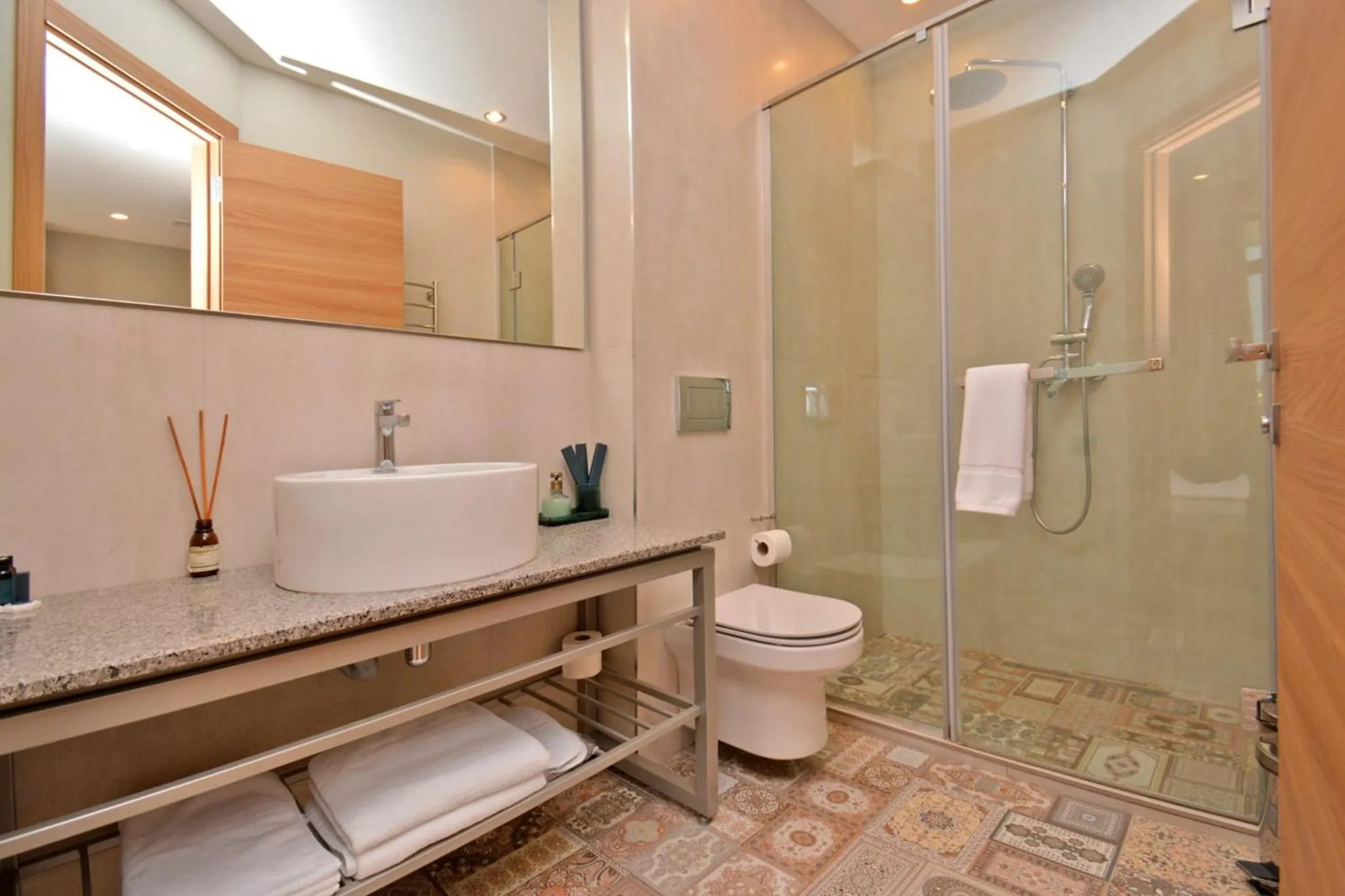 Shower in Andor Hotel