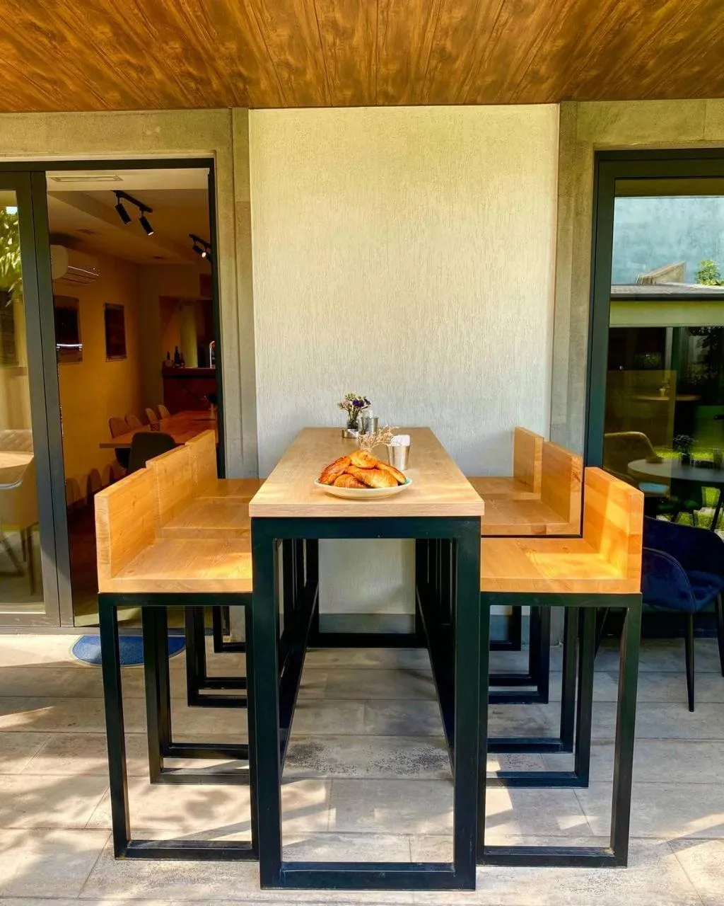 Restaurant/places to eat in Andor Hotel