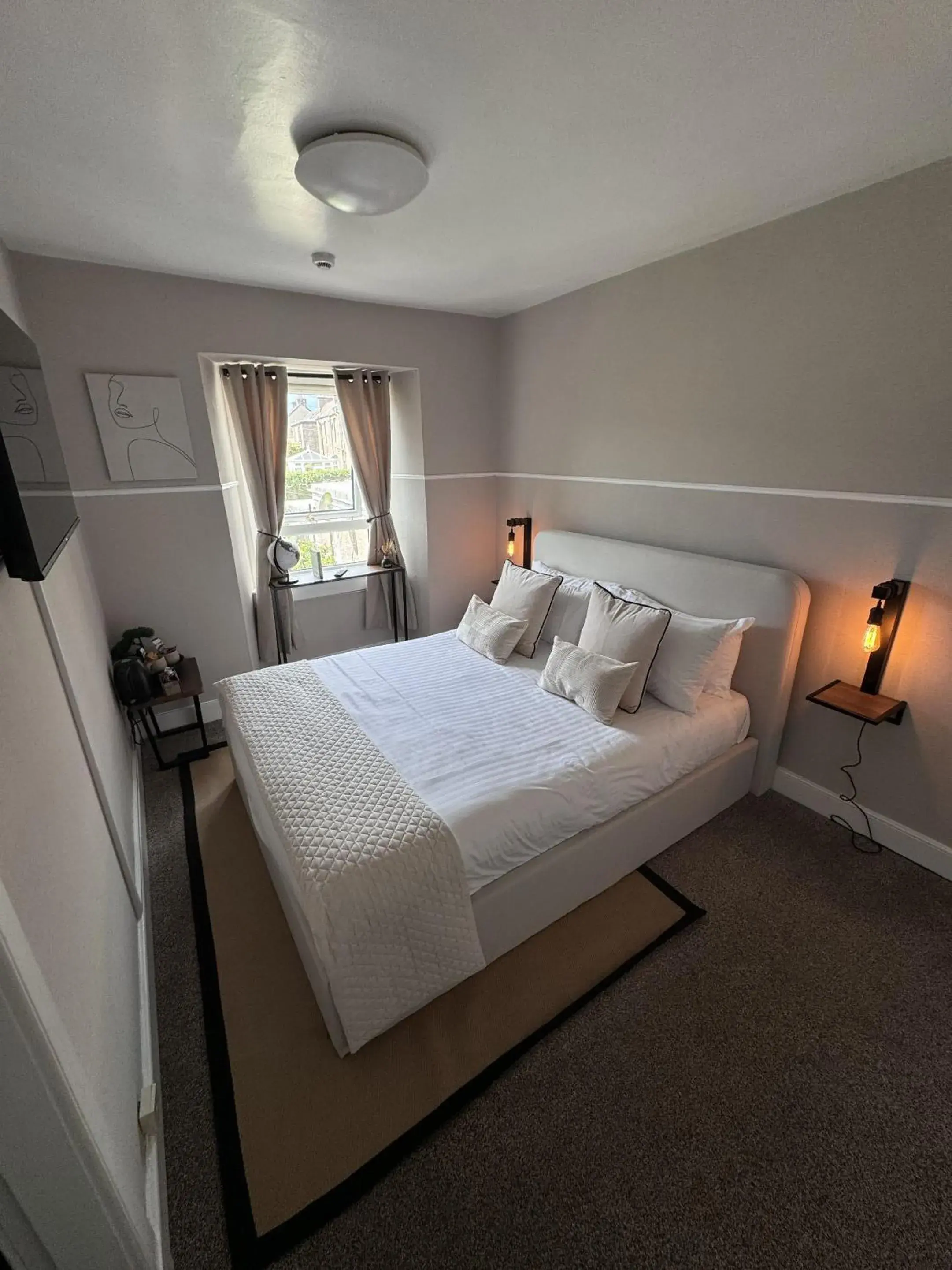 Bedroom, Bed in The Glendevon Hotel Bedroom, Bed in The Glendevon Hotel