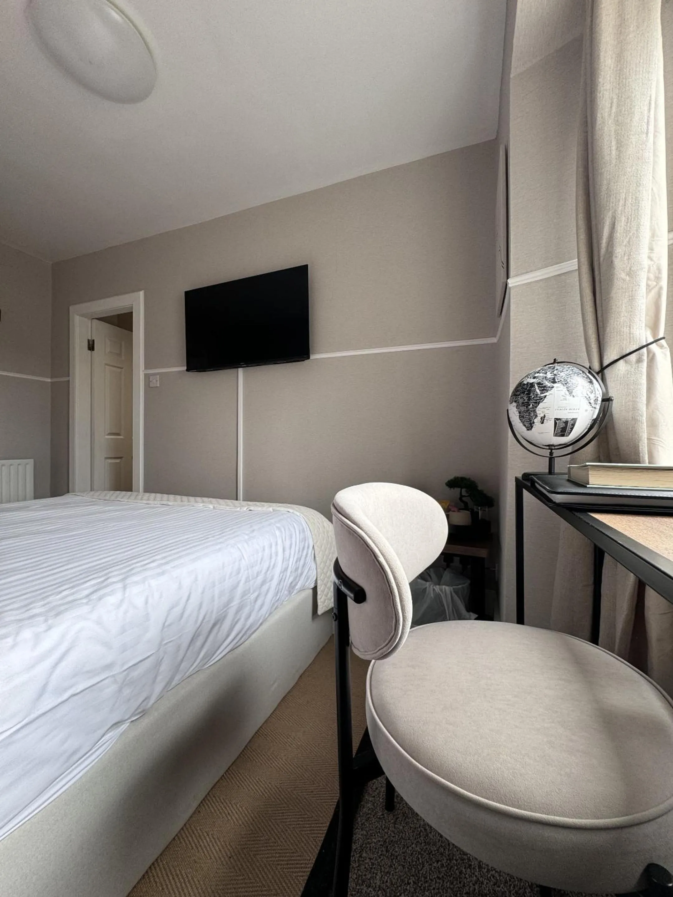 Bedroom, Bed in The Glendevon Hotel