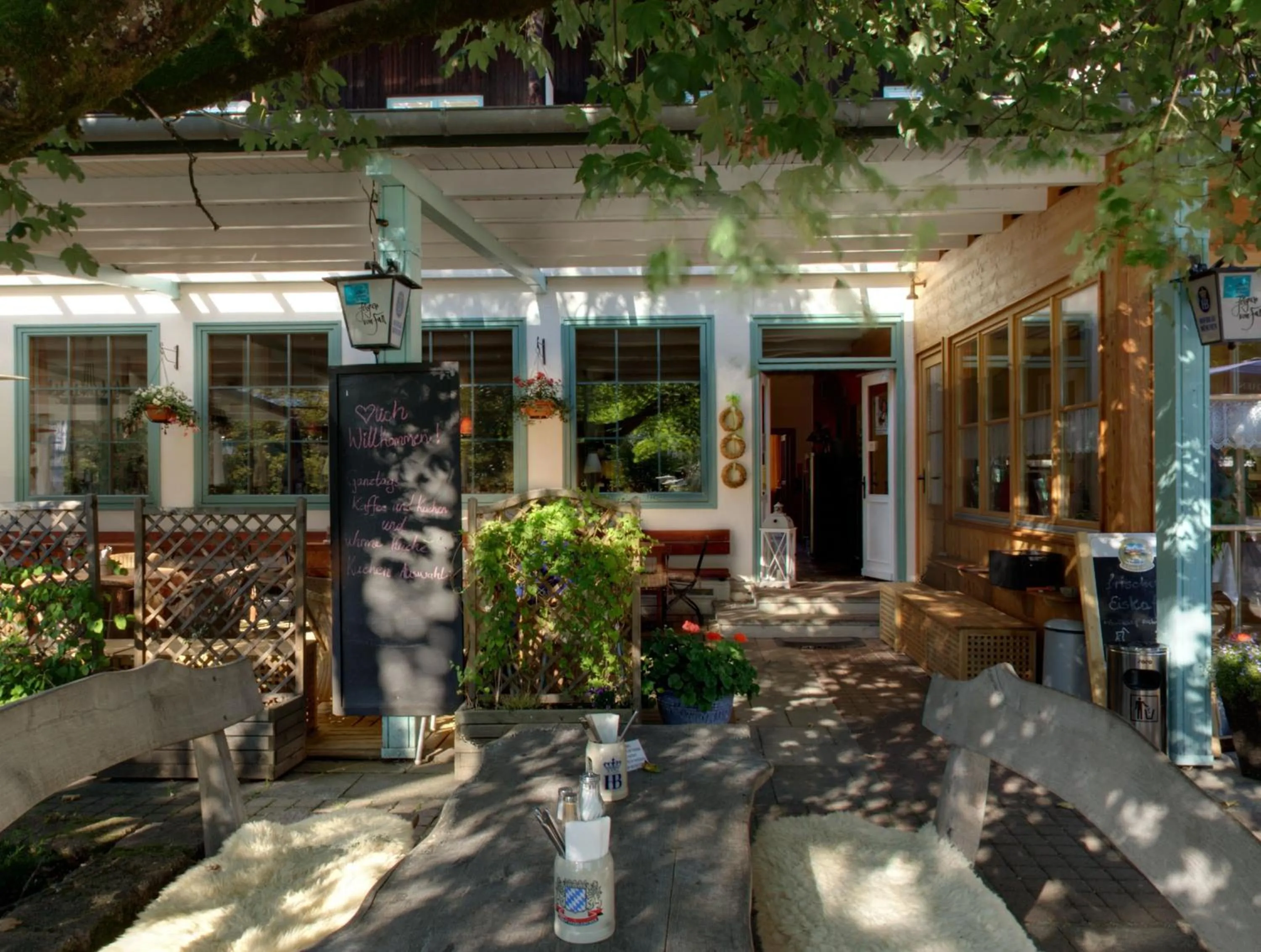 Patio in Outdoorhotel Jäger Von Fall