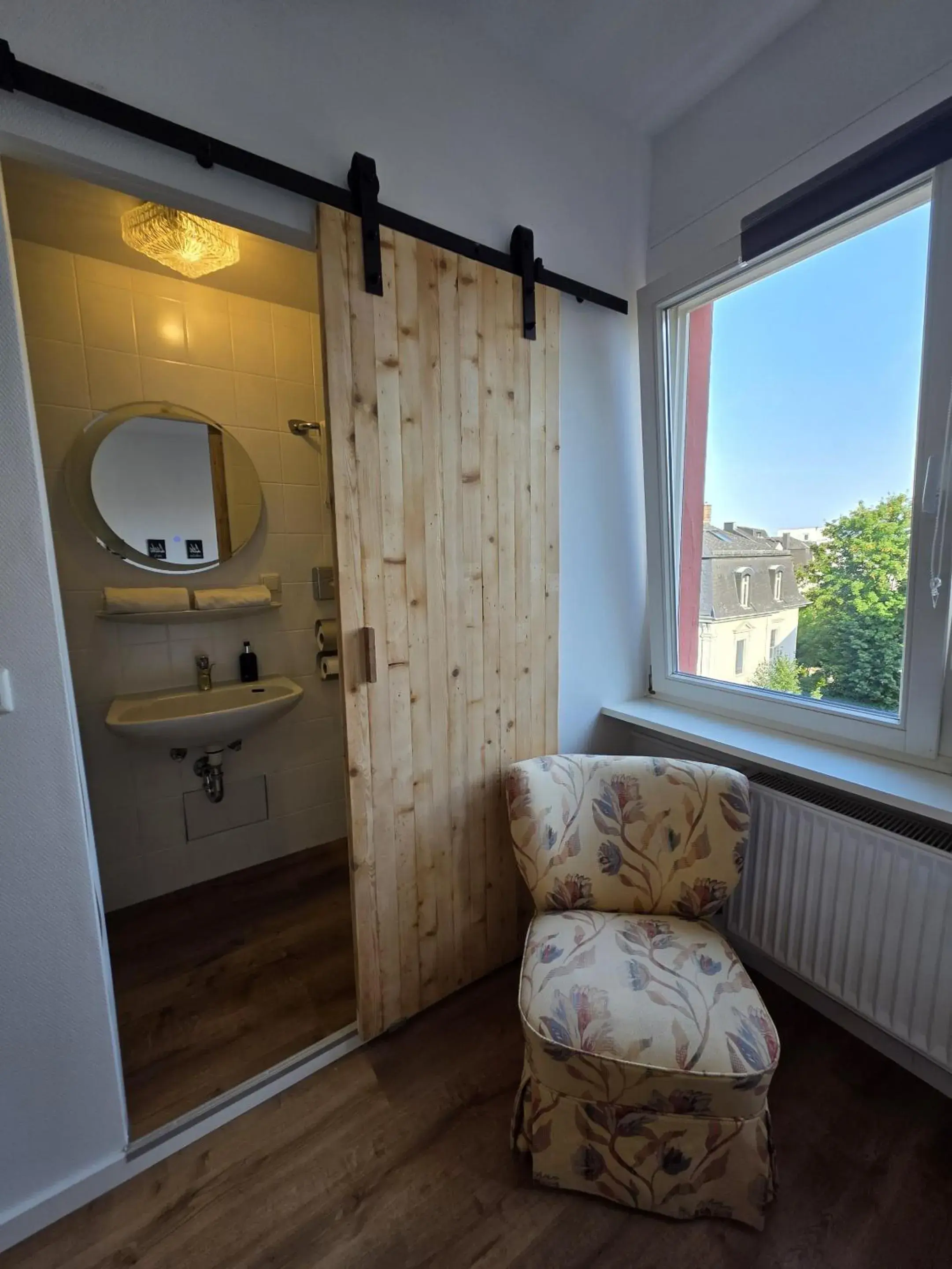 Single Room with Private Bathroom in Arthotel Arabella Single Room with Private Bathroom in Arthotel Arabella