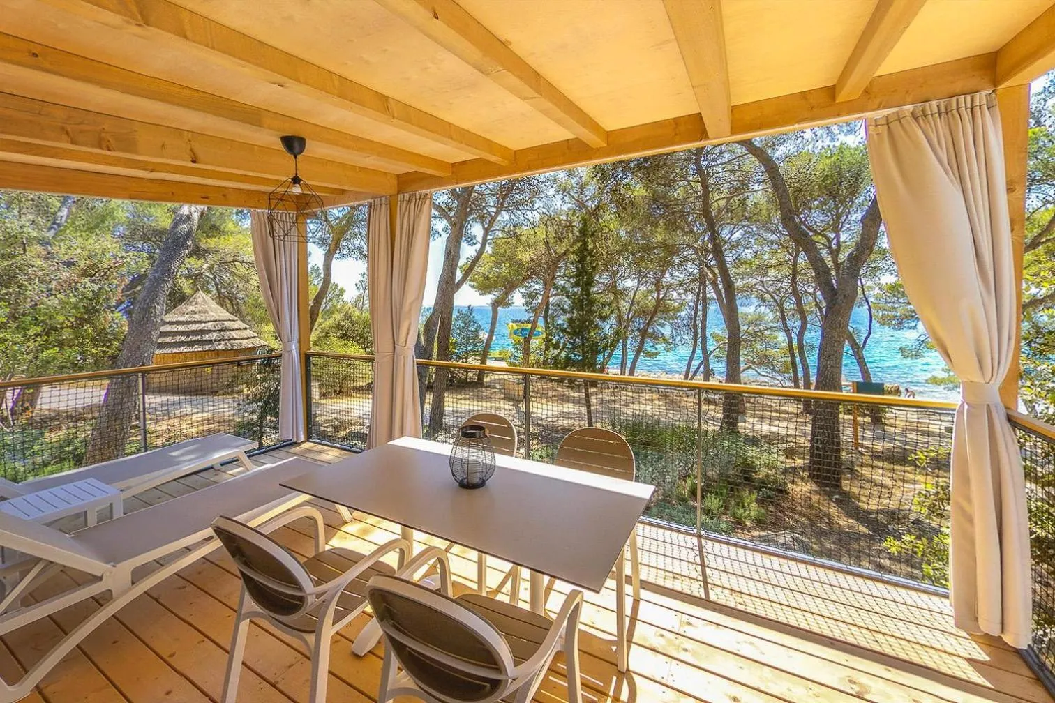 Pine Beach Pakostane Glamping Homes - All Inclusive light