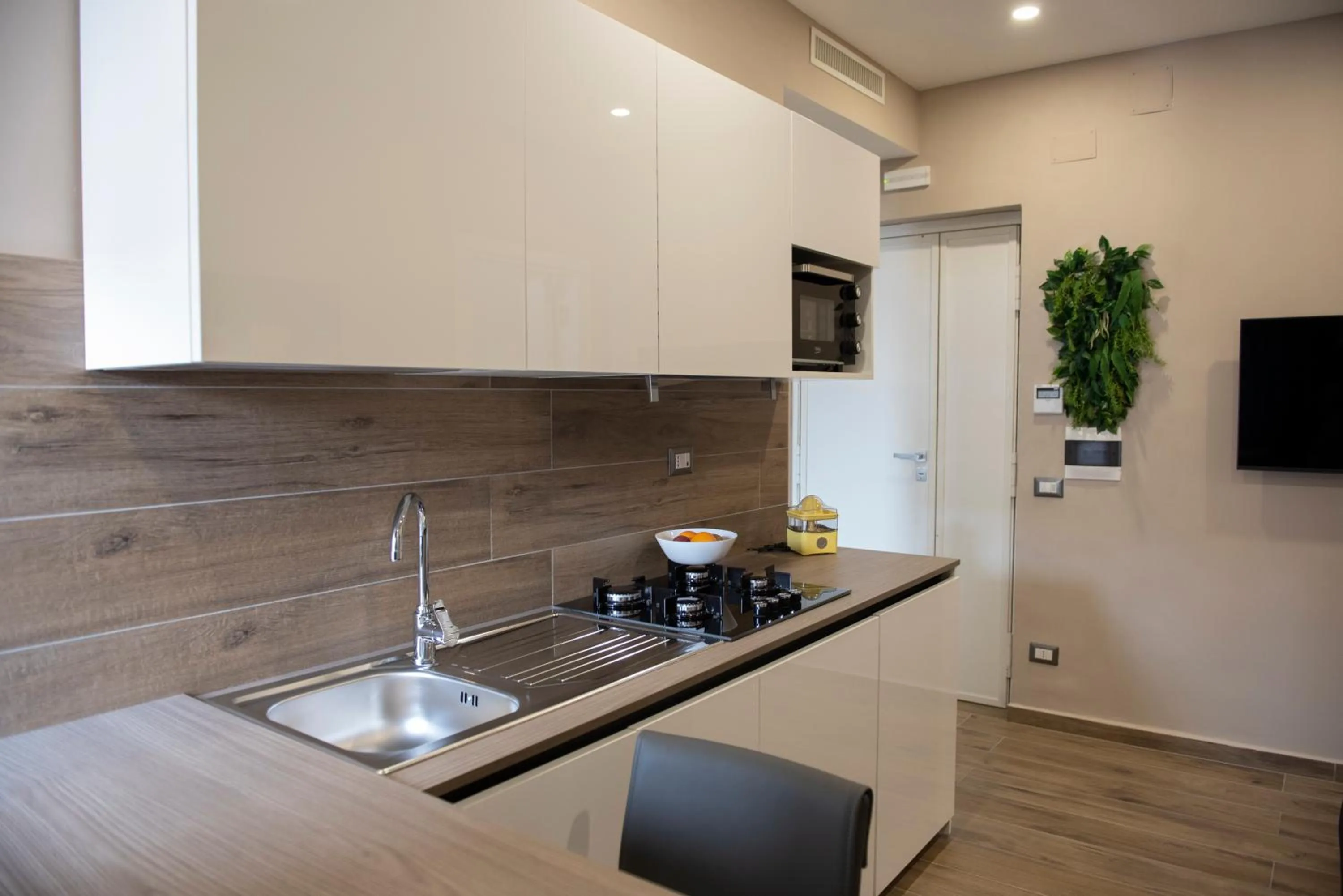 Kitchen or kitchenette in Famalu apartments