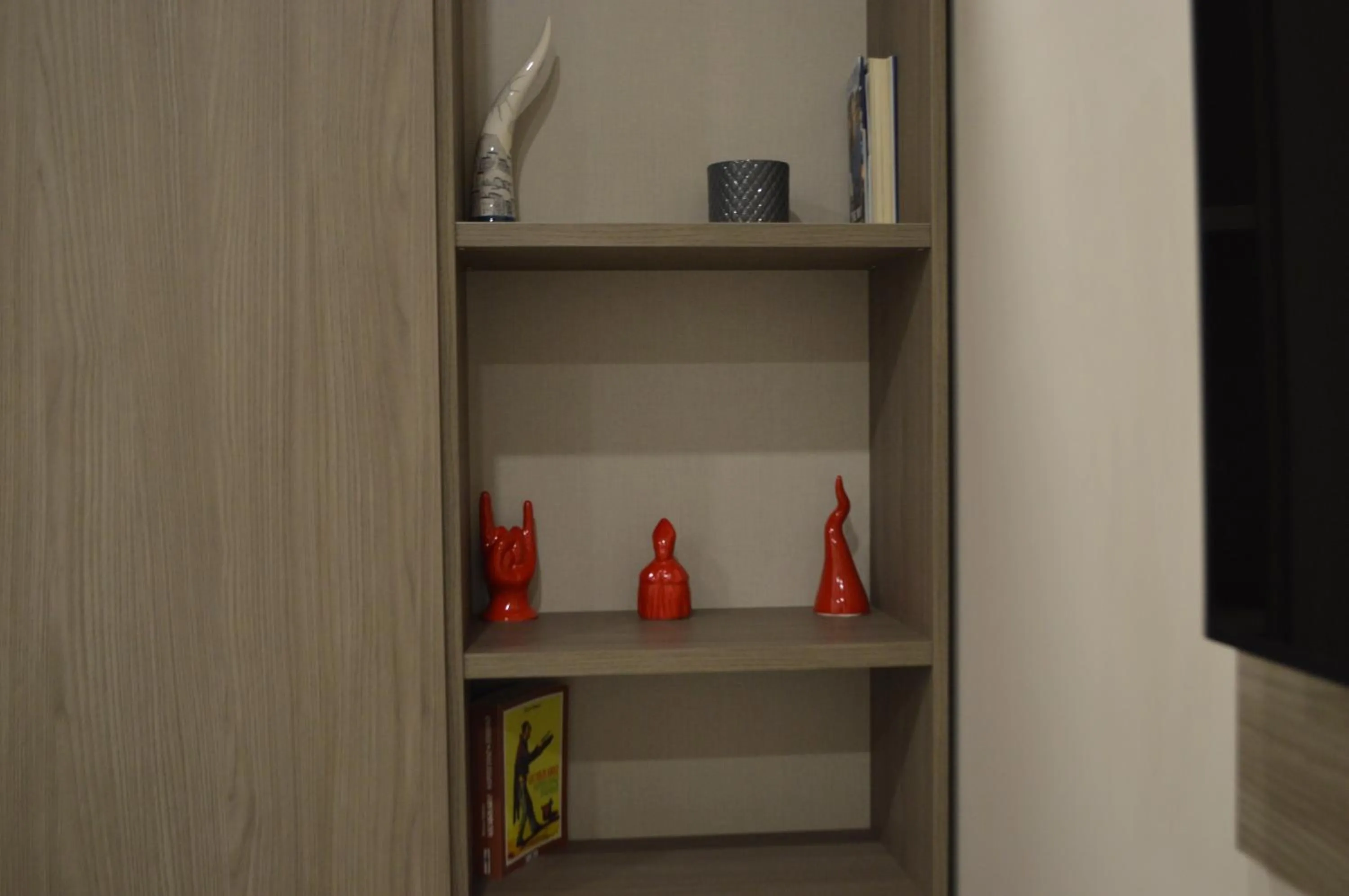 Decorative detail in Famalu apartments