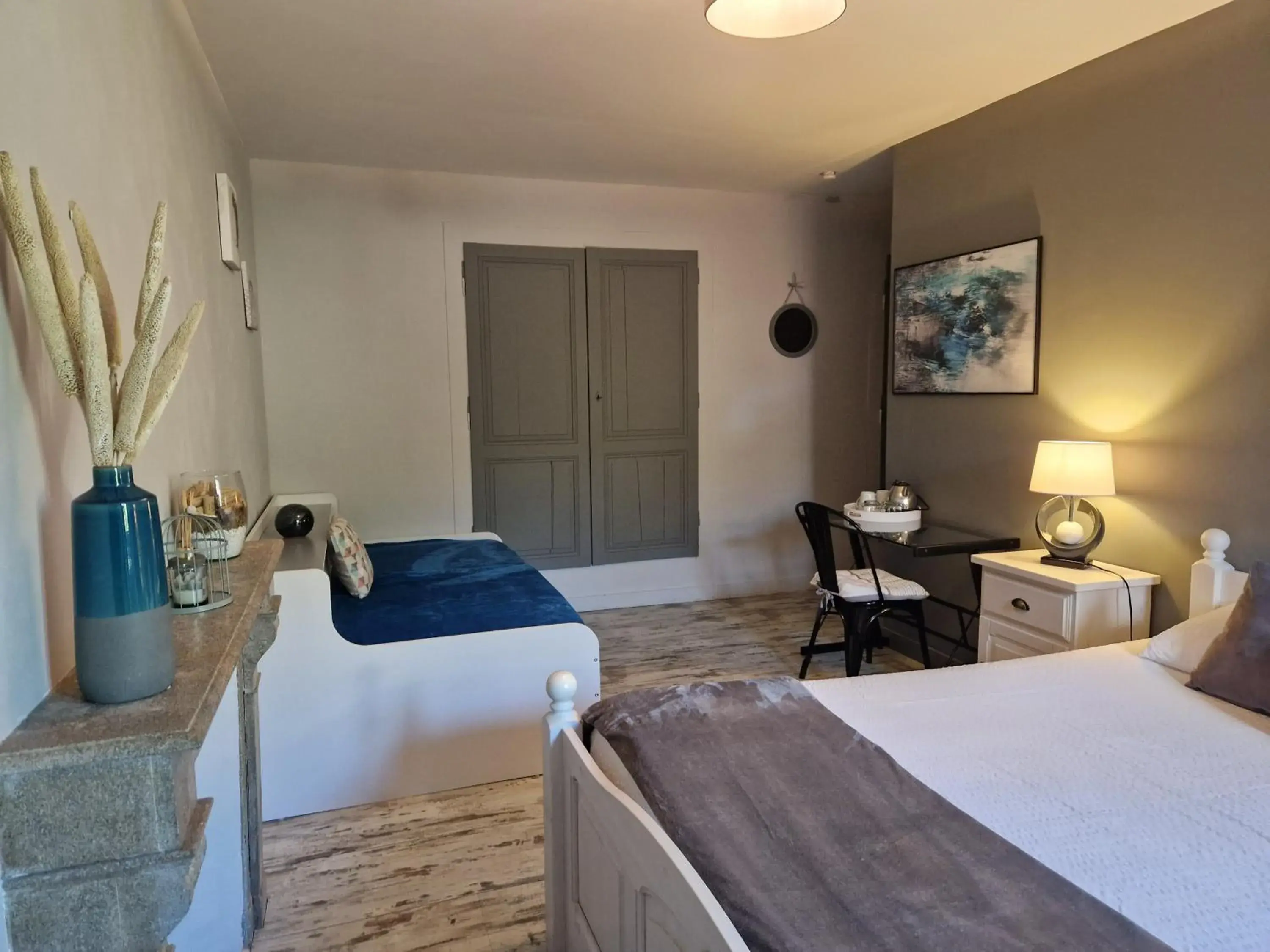 Large Double Room in Chambres d'hôtes Une autre maison Large Double Room in Chambres d'hôtes Une autre maison