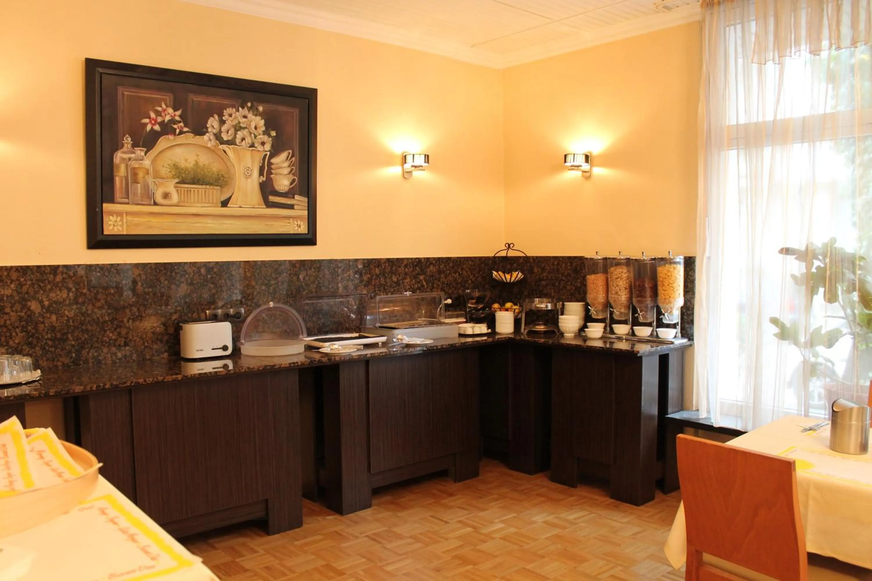 Restaurant/places to eat in City Hotel Mercator