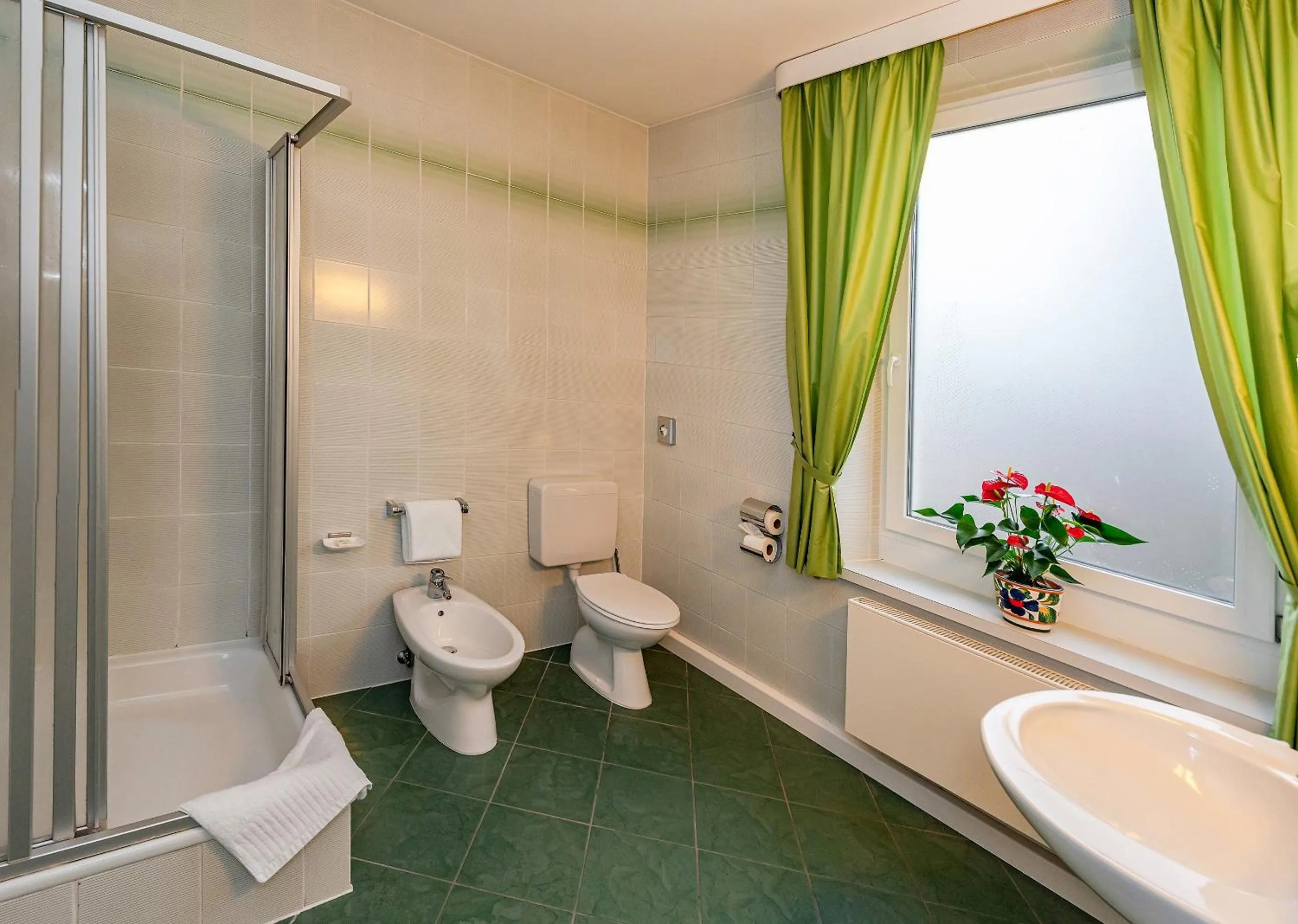 Shower in Parkhotel Traunstein