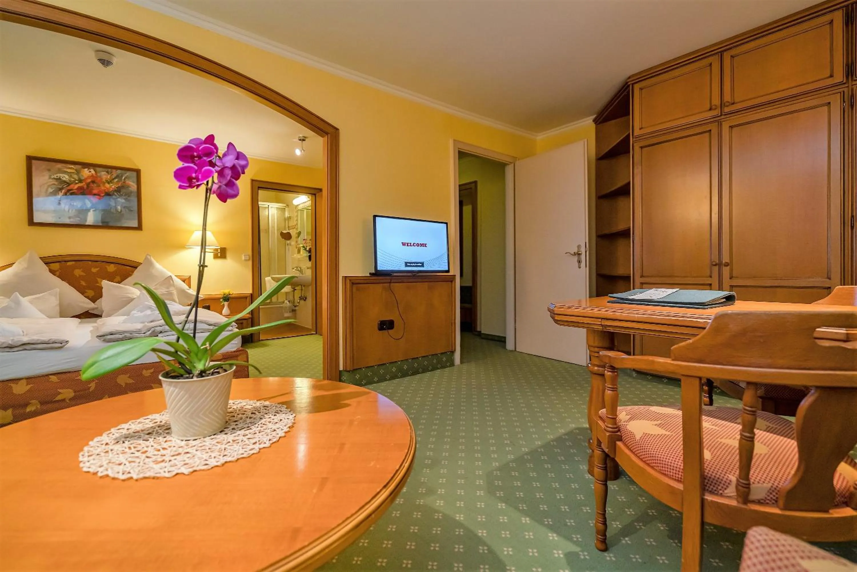 Bed in Parkhotel Traunstein