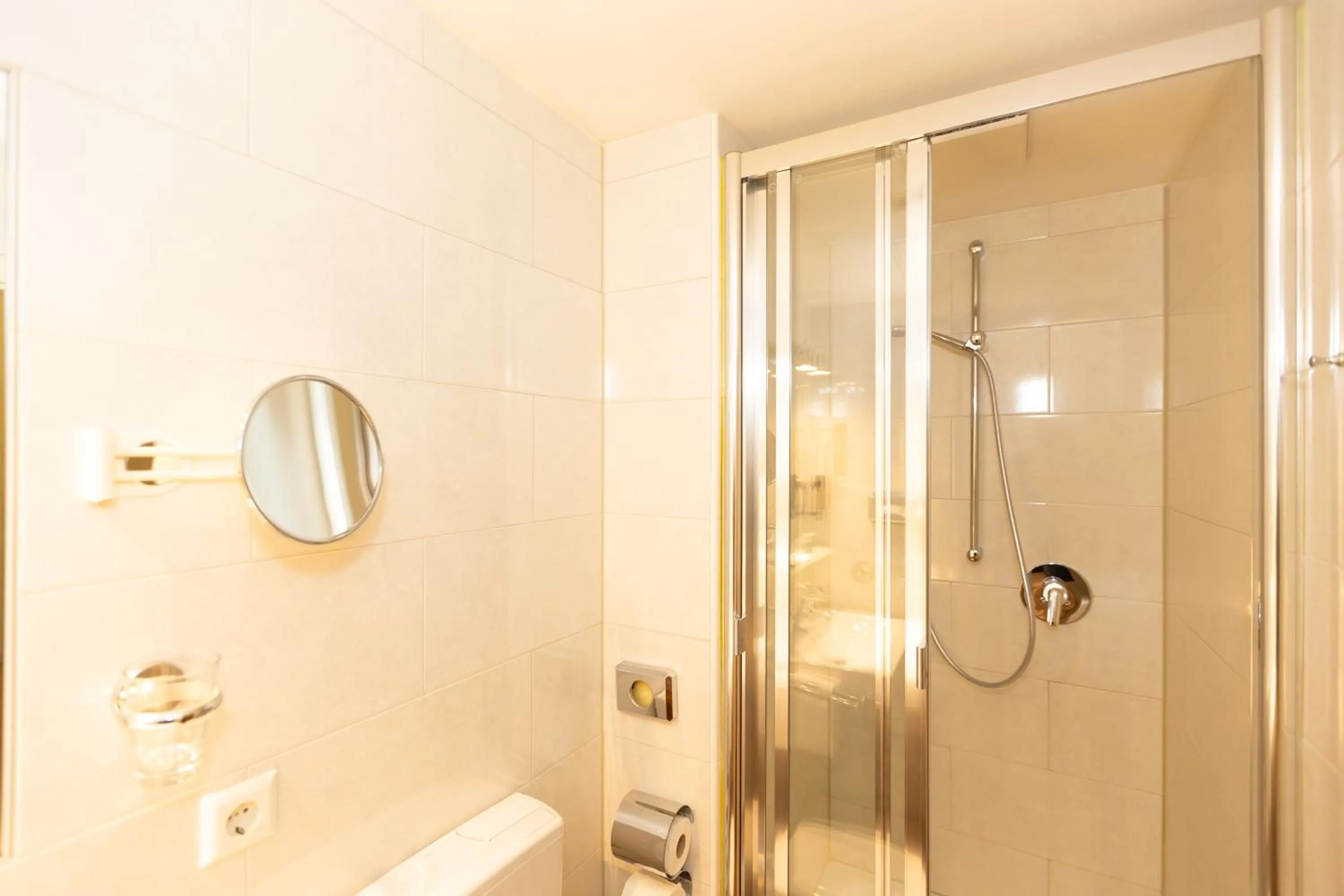 Shower in Parkhotel Traunstein