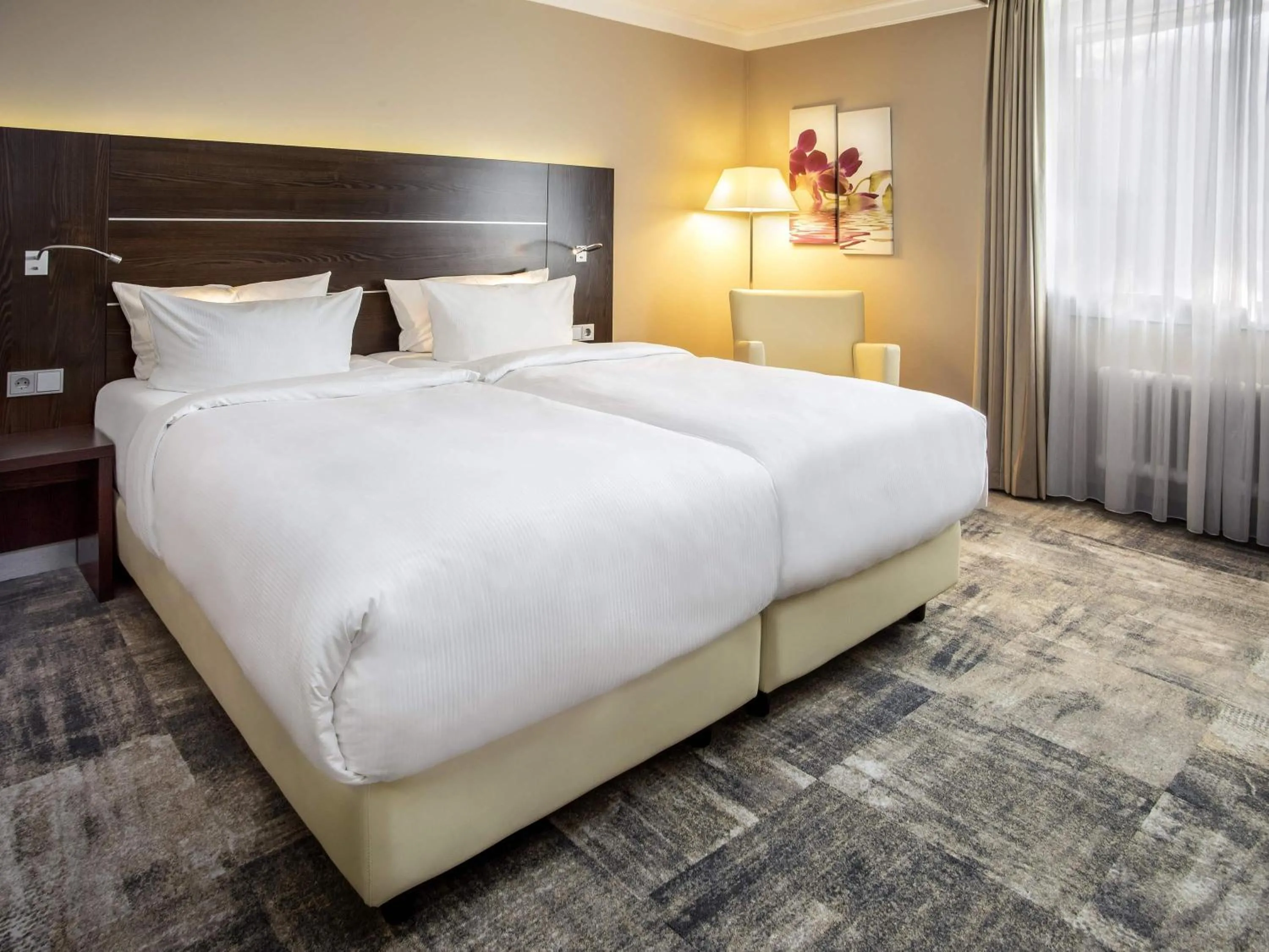 Bedroom, Bed in Mercure Hotel Hagen