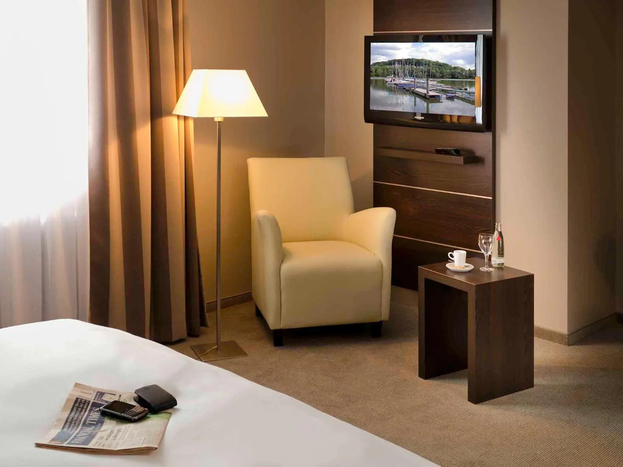 TV and multimedia, Bed in Mercure Hotel Hagen