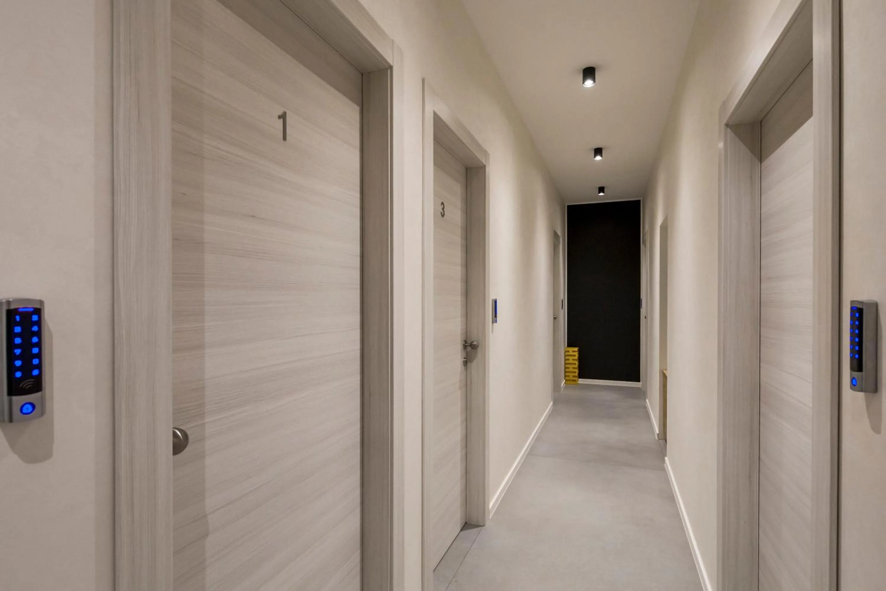 Deluxe Apartments & Rooms "In the Center"