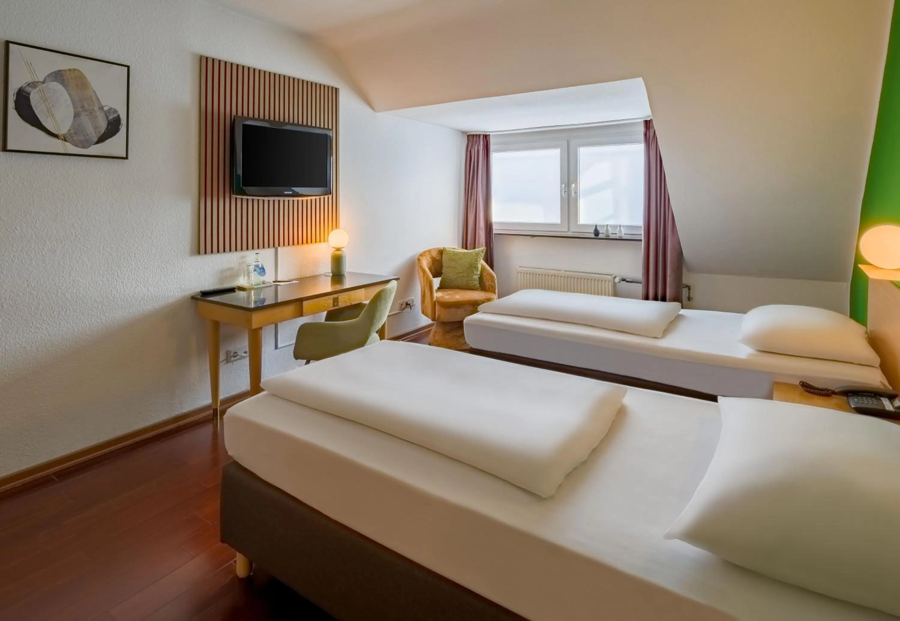 Photo of the whole room, Bed in Rugs Hotel Düsseldorf - Self Check-In