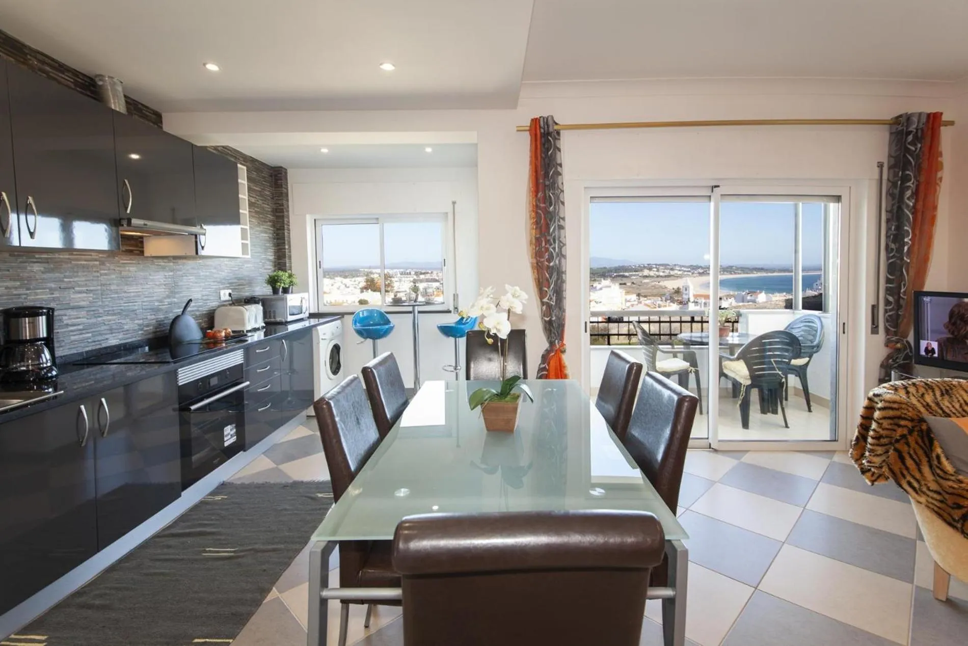 Floor plan in B17 - The Stunning Seaview Apartment