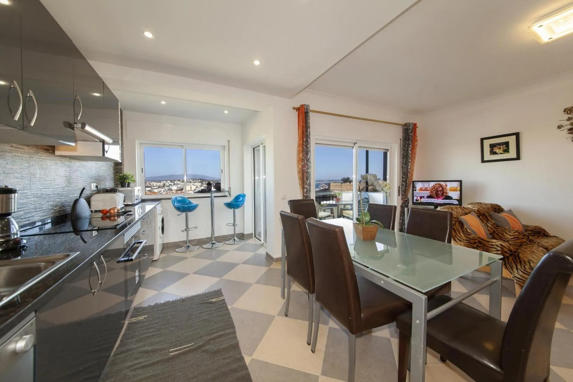 Floor plan in B17 - The Stunning Seaview Apartment