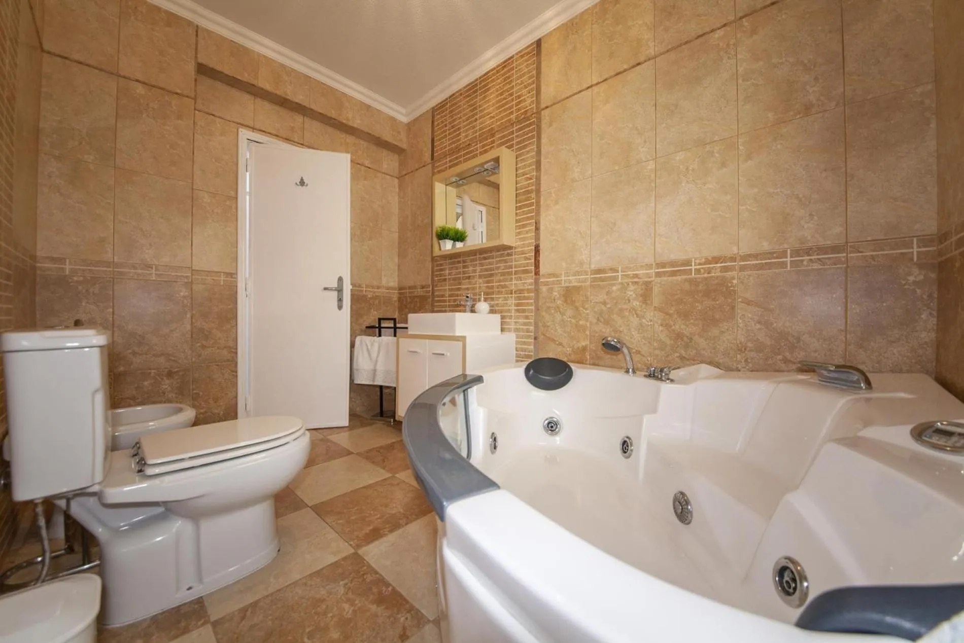 Floor plan in B17 - The Stunning Seaview Apartment