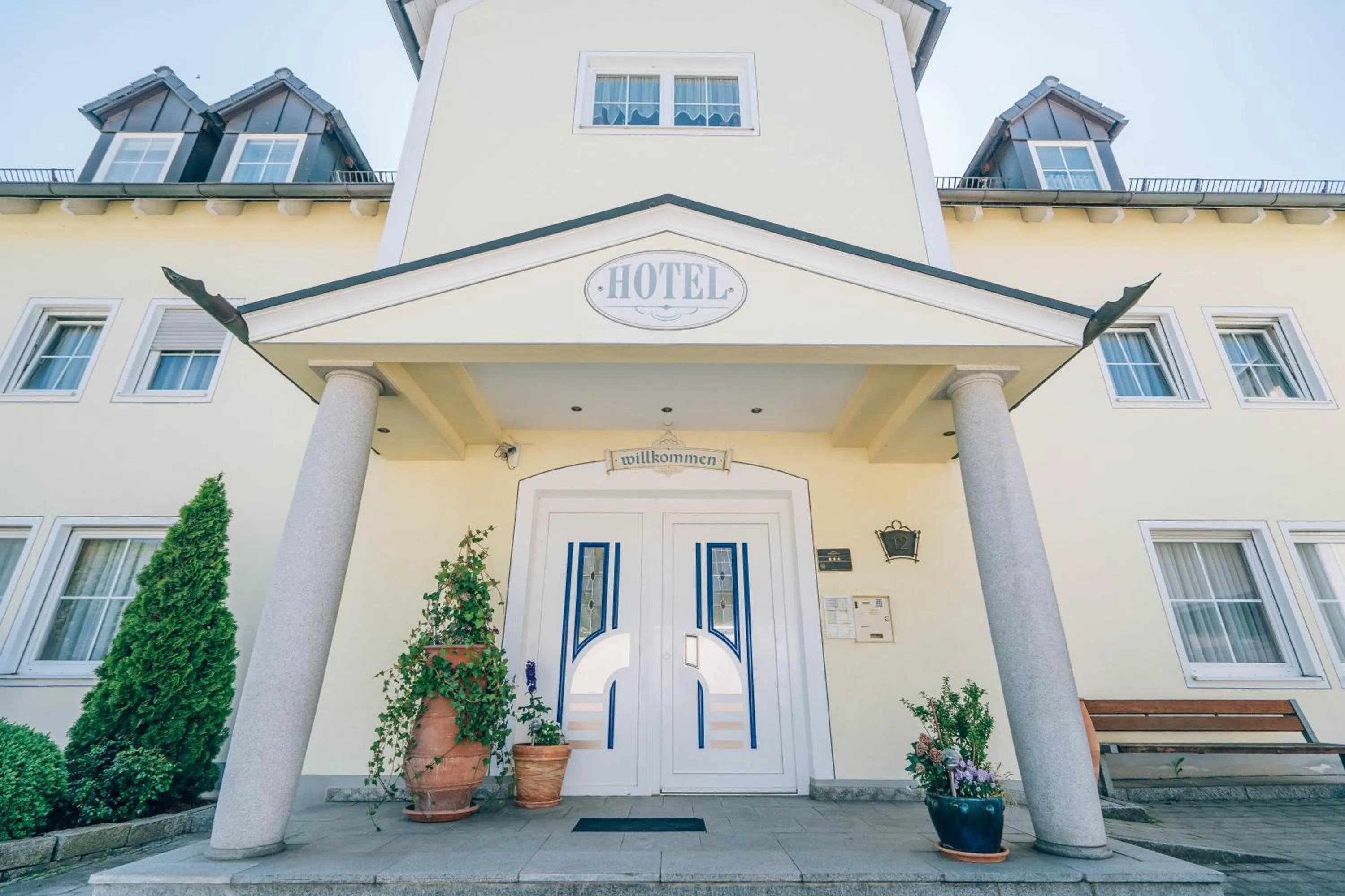 Facade/entrance in Hotel Abenstal