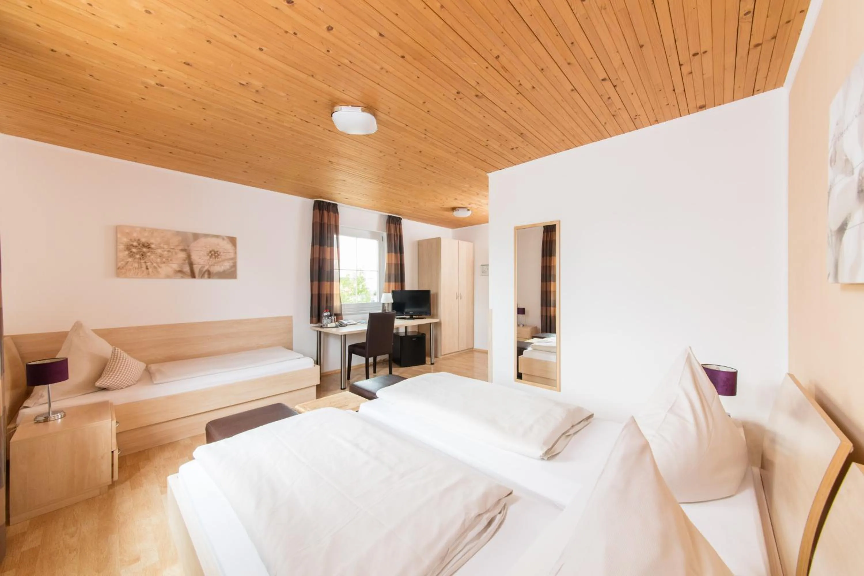 Photo of the whole room, Bed in Hotel Bavaria