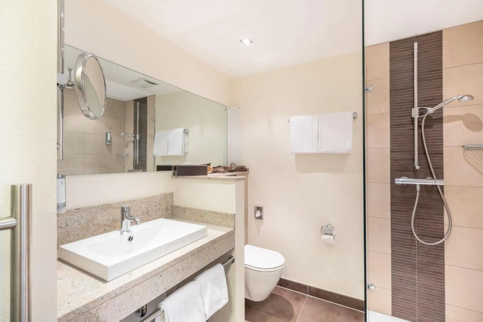 Toilet in Hotel Elisenhof Mönchengladbach