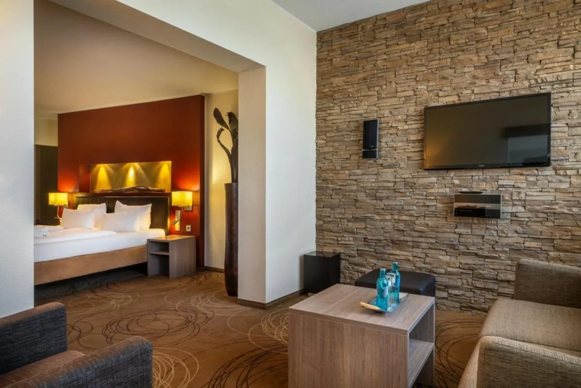 Photo of the whole room, Bed in Hotel Elisenhof Mönchengladbach