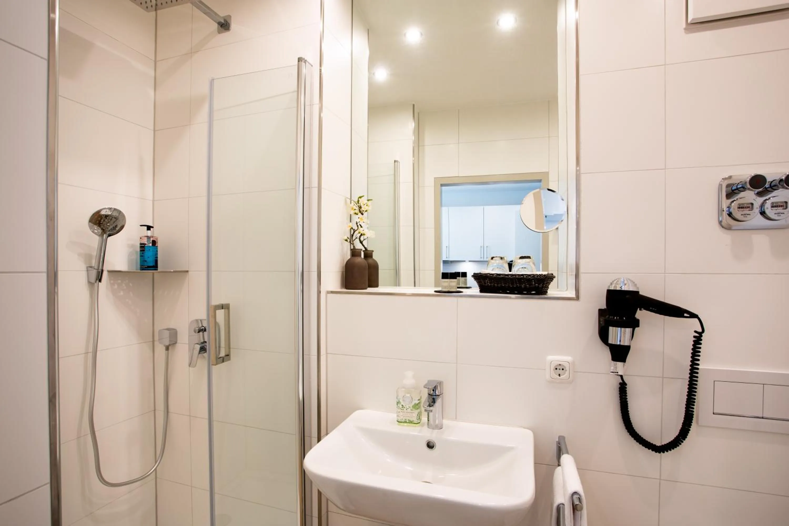 Shower in Boardinghouse Hotel Münchner Hof Pfarrkirchen