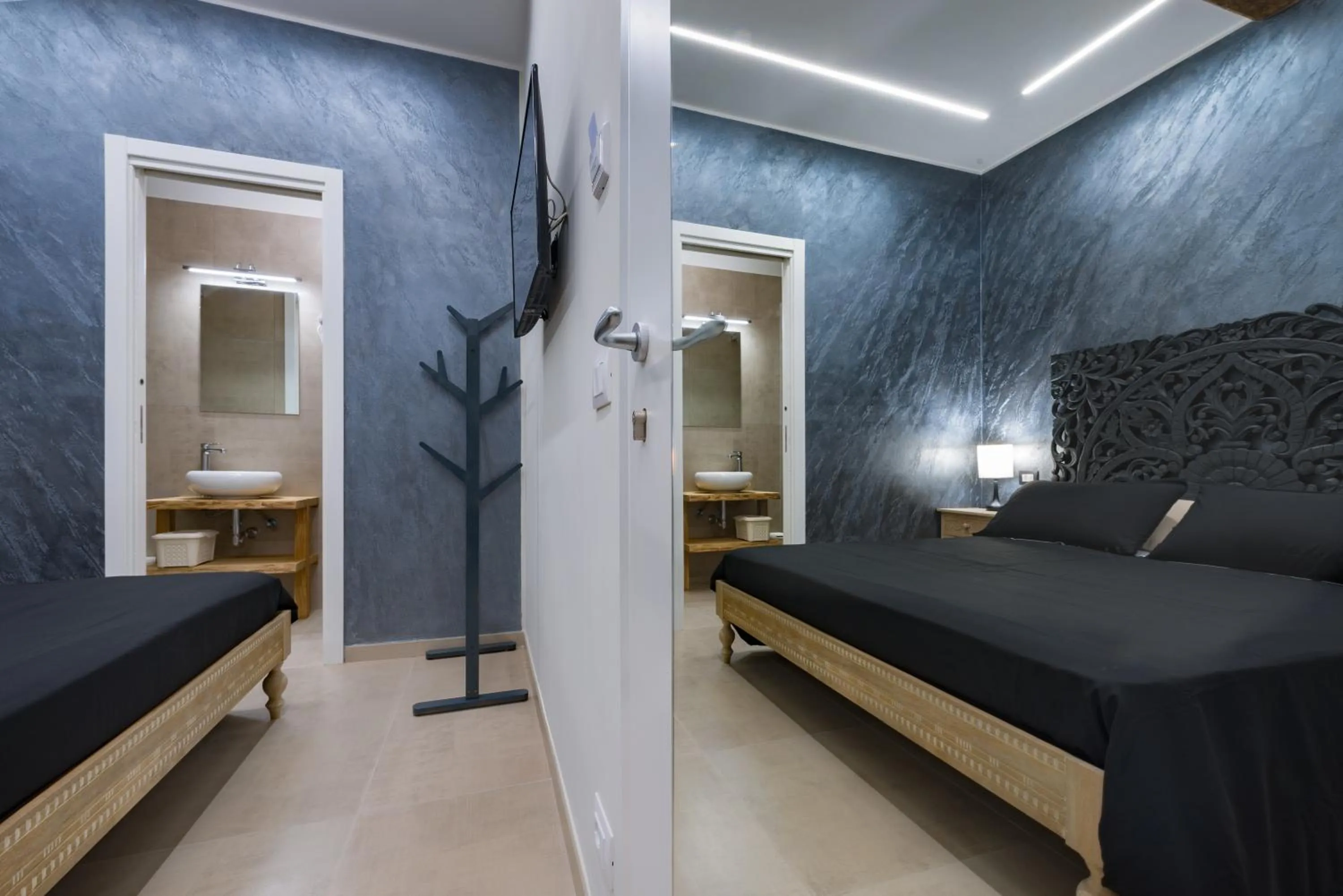 Bed in Le Boutique Luxury Rooms diffused in Historic Center