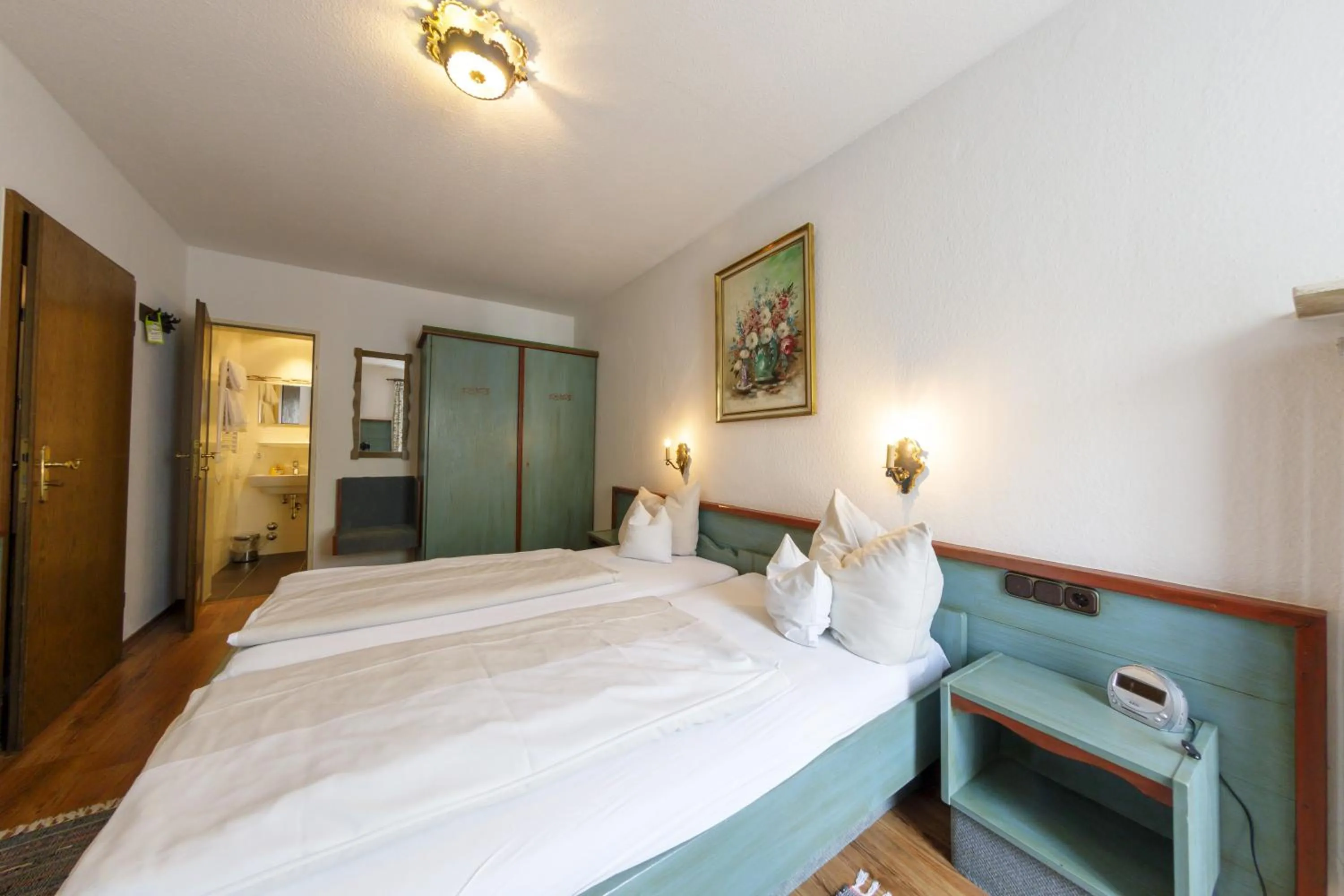 Photo of the whole room, Bed in Hotel & Gasthof Fraundorfer