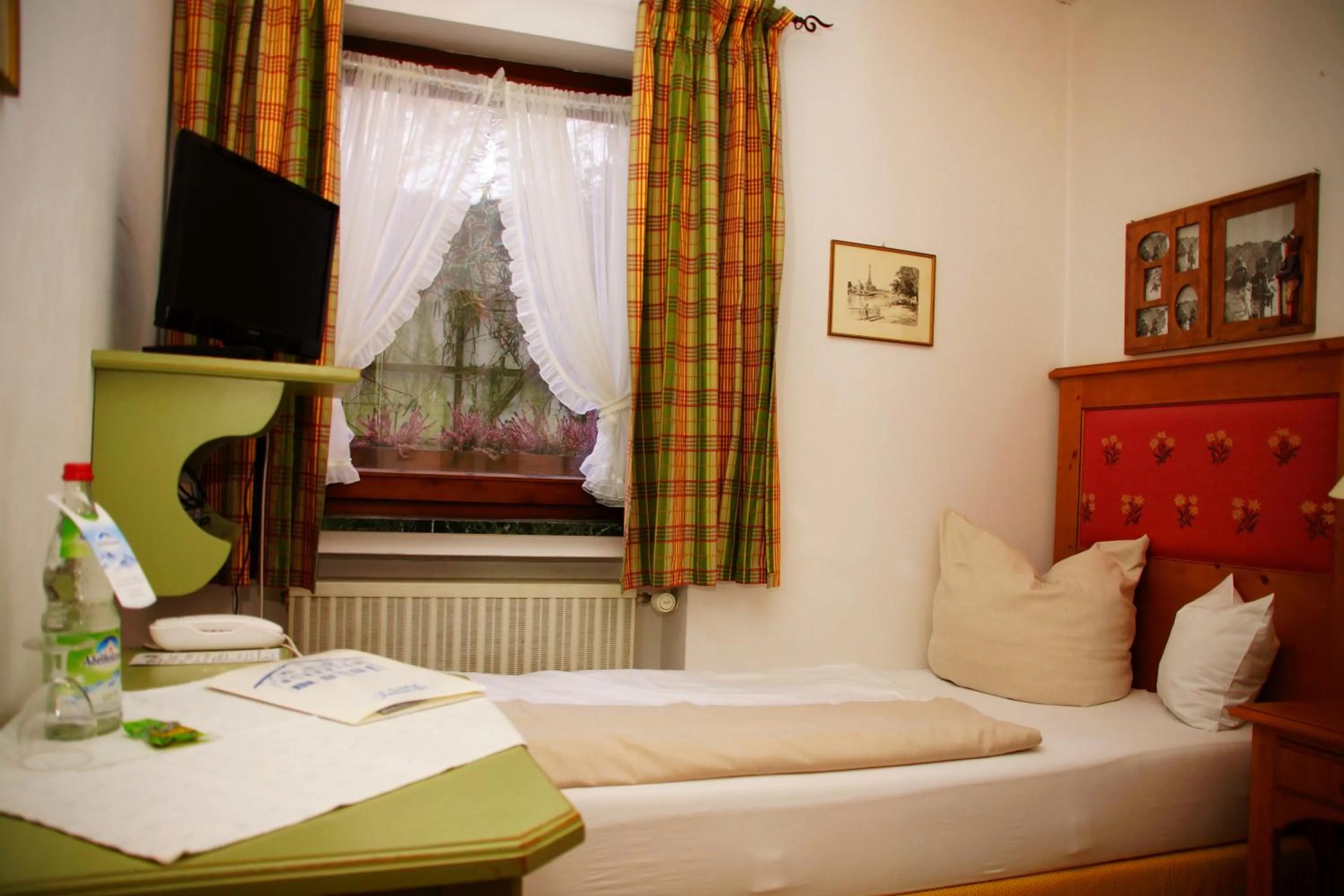 Photo of the whole room, Bed in Hotel & Gasthof Fraundorfer