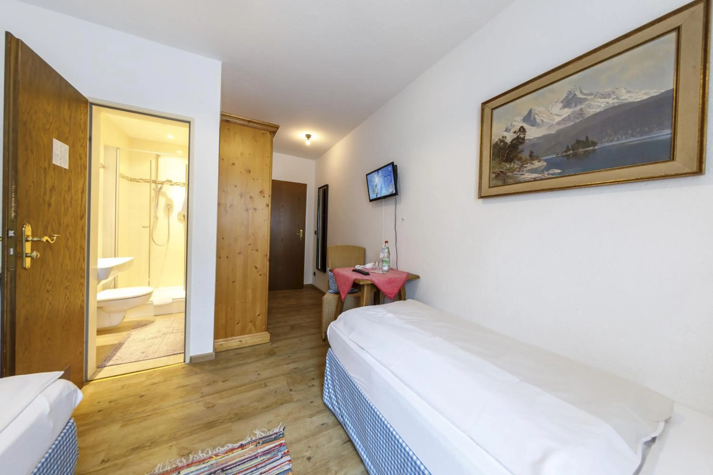 Photo of the whole room, Bed in Hotel & Gasthof Fraundorfer