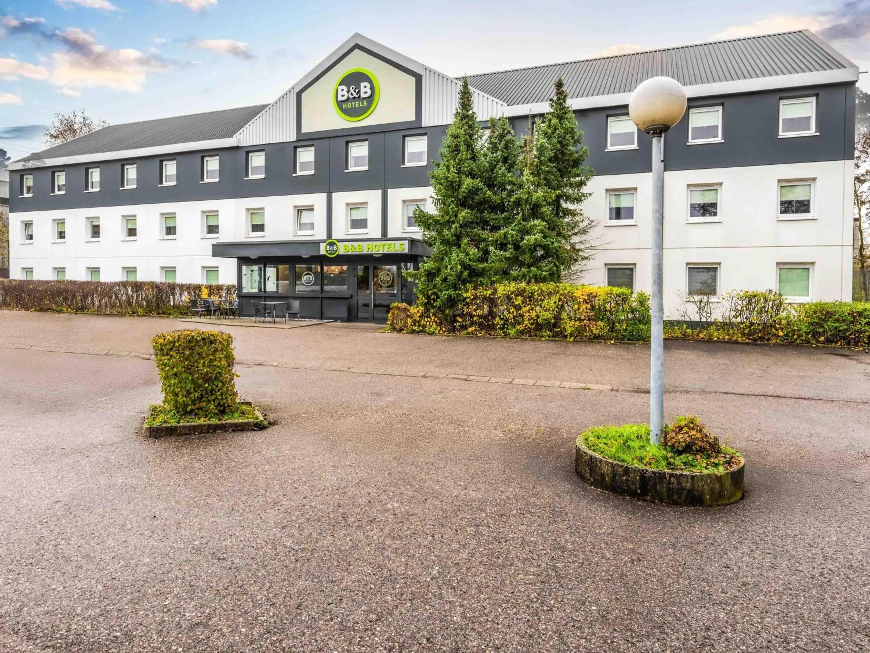 Property building in B&B HOTEL Ingolstadt-Lenting