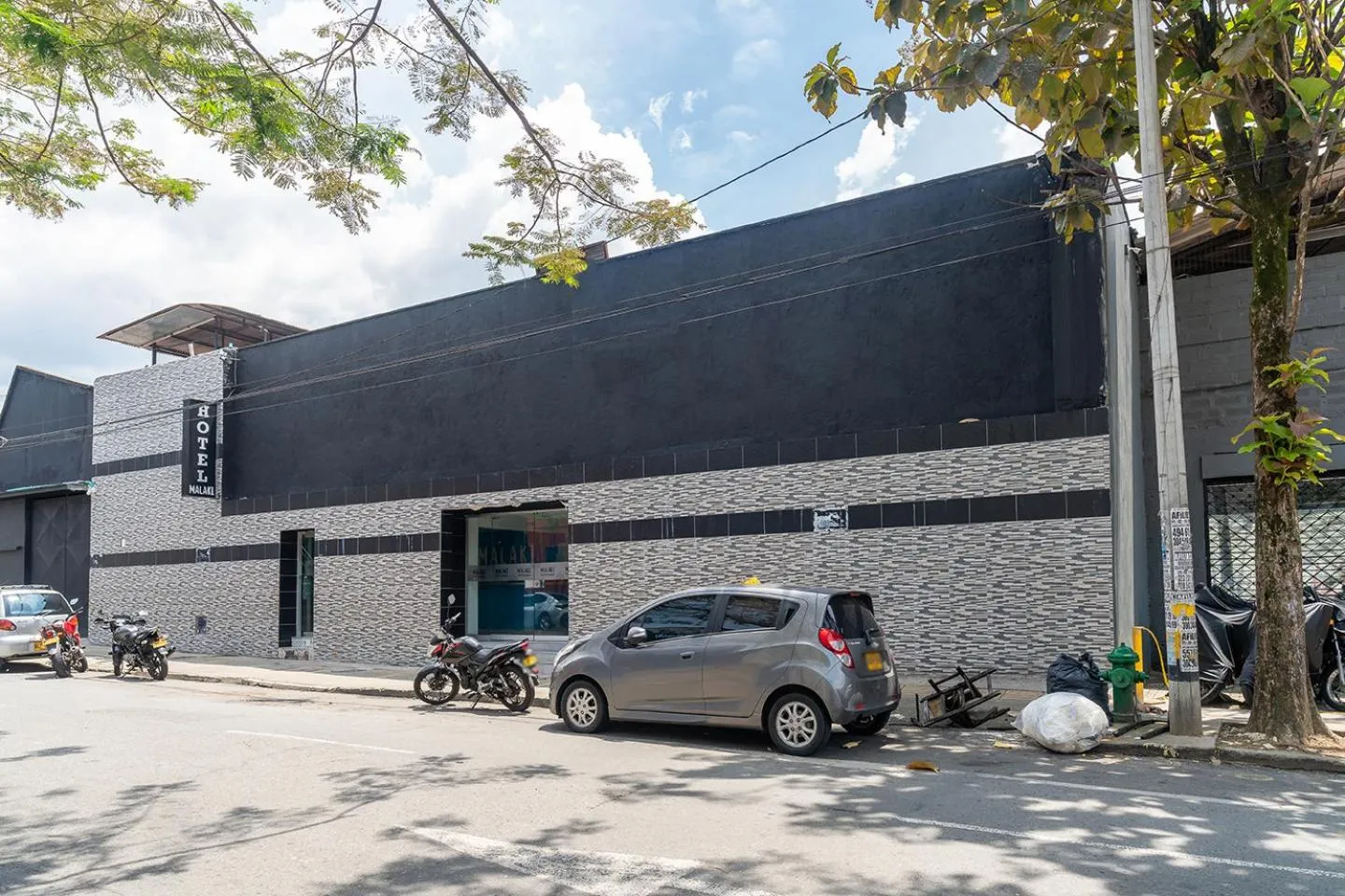 Facade/entrance in Ayenda Malaki