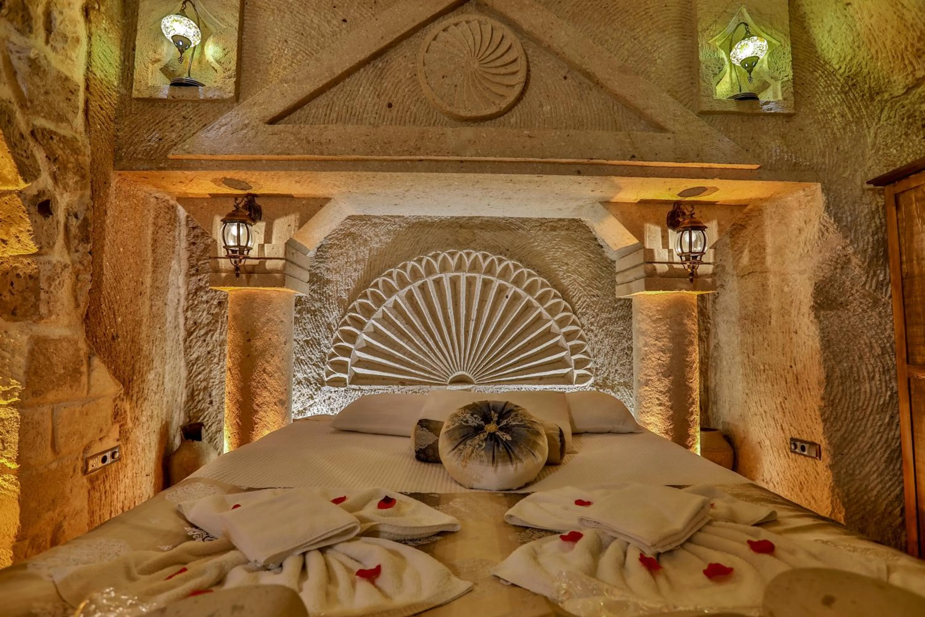 Bed in Casia Cave Suites