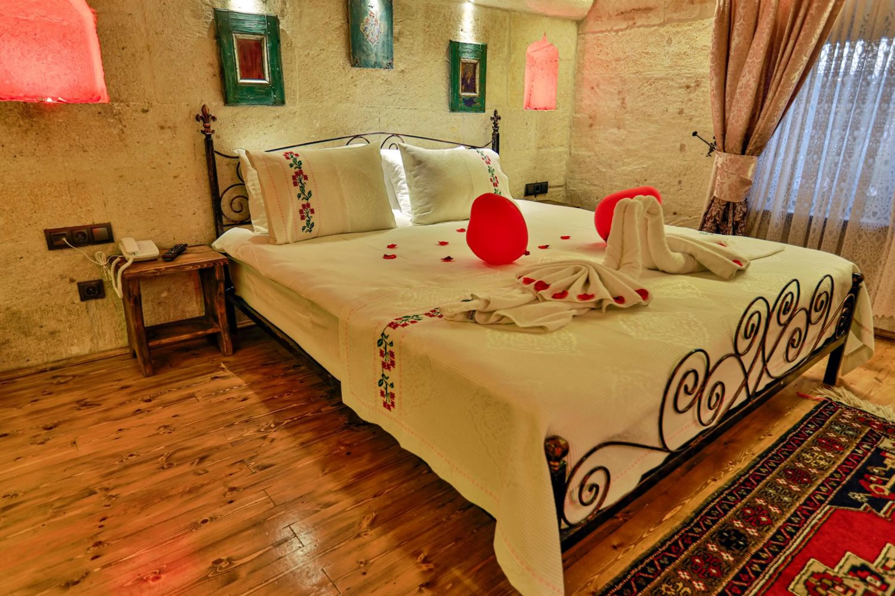 Bed in Casia Cave Suites