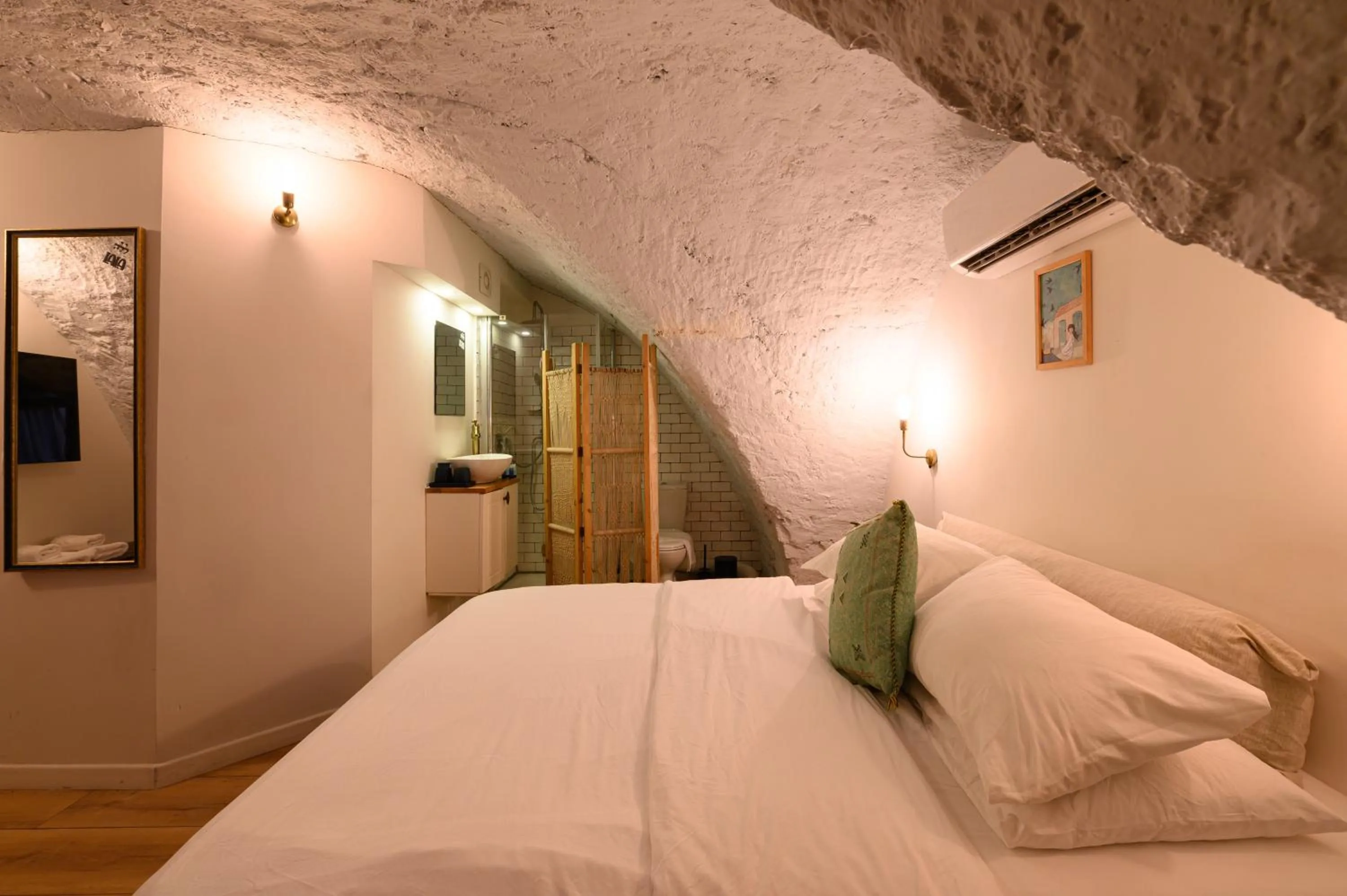 Bed in Tel-Aviv LALA Boutique Hotel