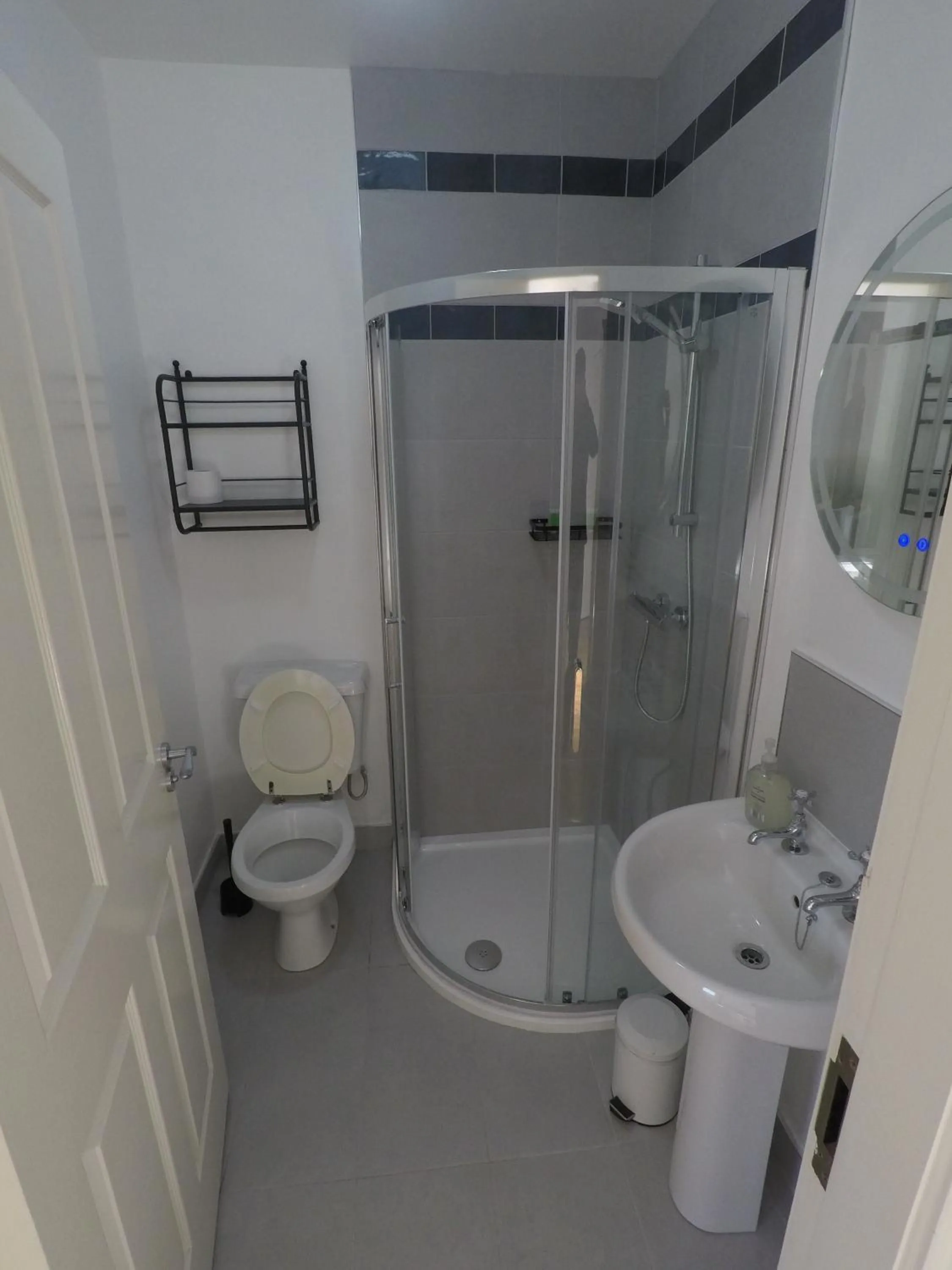 Bathroom in Seagull Cottage B&B